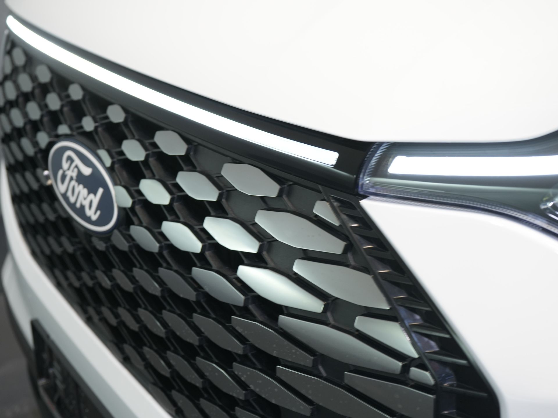 Ford E-Transit Custom Furgoneta 320 Trend 65 kWh 330 km WLTP LED/ Cargador rápido/ 2,3 t de capacidad de remolque/ Dirección asistida/ Asientos calefactables/ Carplay/ Climatizador/ Cámara/ PDC/ Control de crucero