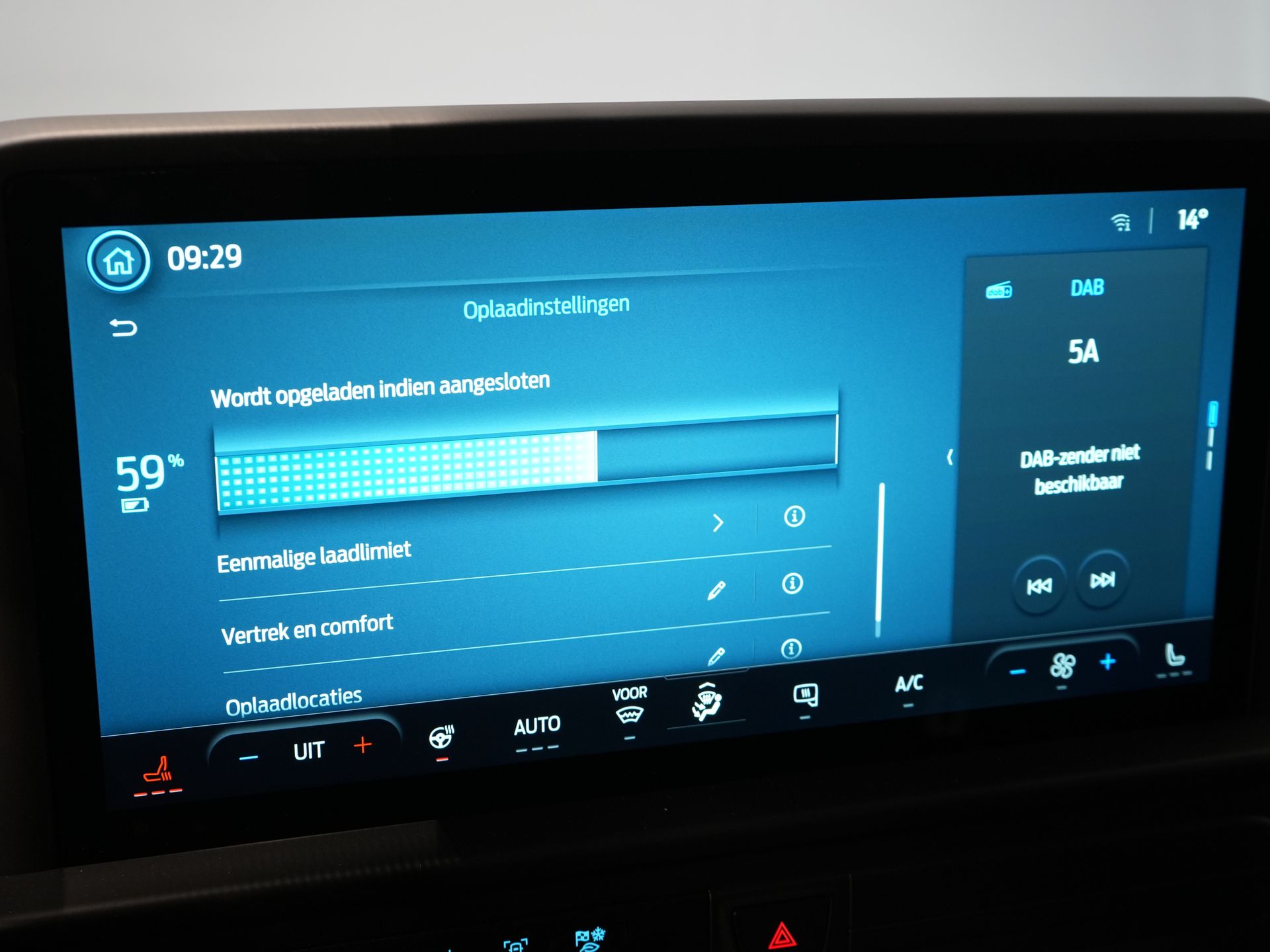 Ford E-Transit Custom Furgoneta 320 Trend 65 kWh 330 km WLTP LED/ Cargador rápido/ 2,3 t de capacidad de remolque/ Dirección asistida/ Asientos calefactables/ Carplay/ Climatizador/ Cámara/ PDC/ Control de crucero