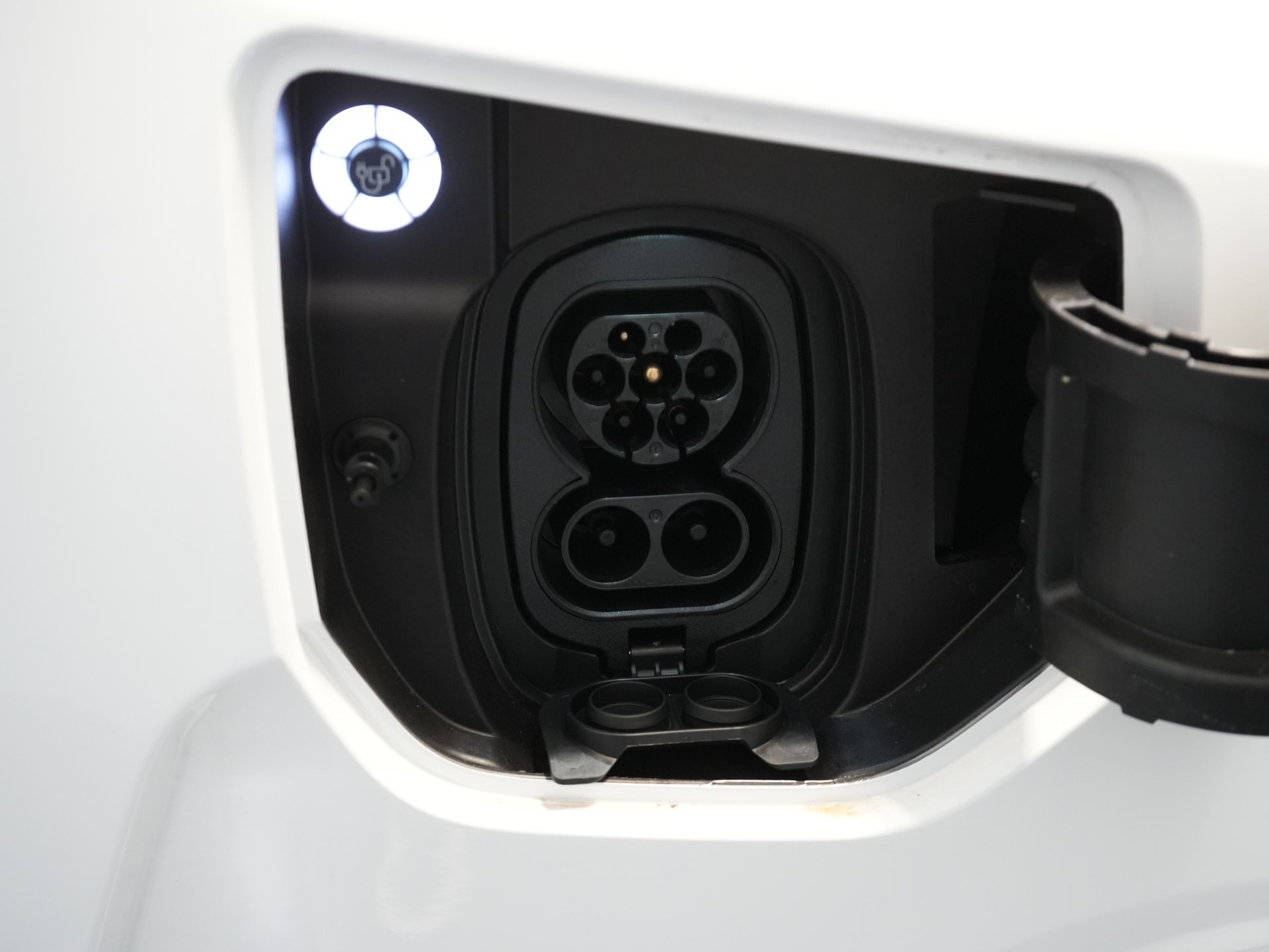 Ford E-Transit Custom Furgoneta 320 Trend 65 kWh 330 km WLTP LED/ Cargador rápido/ 2,3 t de capacidad de remolque/ Dirección asistida/ Asientos calefactables/ Carplay/ Climatizador/ Cámara/ PDC/ Control de crucero