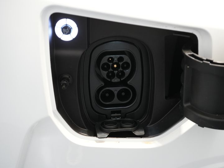 Ford E-Transit Custom Furgoneta 320 Trend 65 kWh 330 km WLTP LED/ Cargador rápido/ 2,3 t de capacidad de remolque/ Dirección asistida/ Asientos calefactables/ Carplay/ Climatizador/ Cámara/ PDC/ Control de crucero