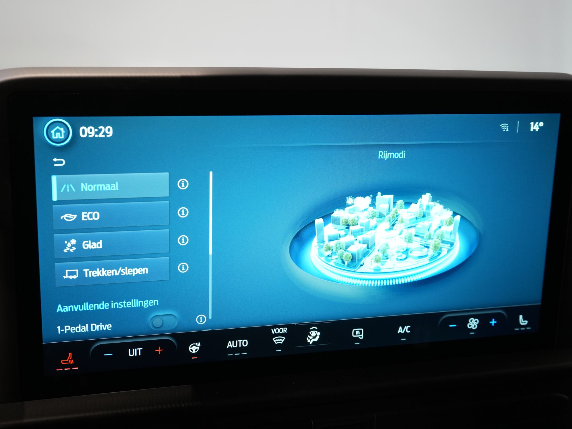 Ford E-Transit Custom Furgoneta 320 Trend 65 kWh 330 km WLTP LED/ Cargador rápido/ 2,3 t de capacidad de remolque/ Dirección asistida/ Asientos calefactables/ Carplay/ Climatizador/ Cámara/ PDC/ Control de crucero