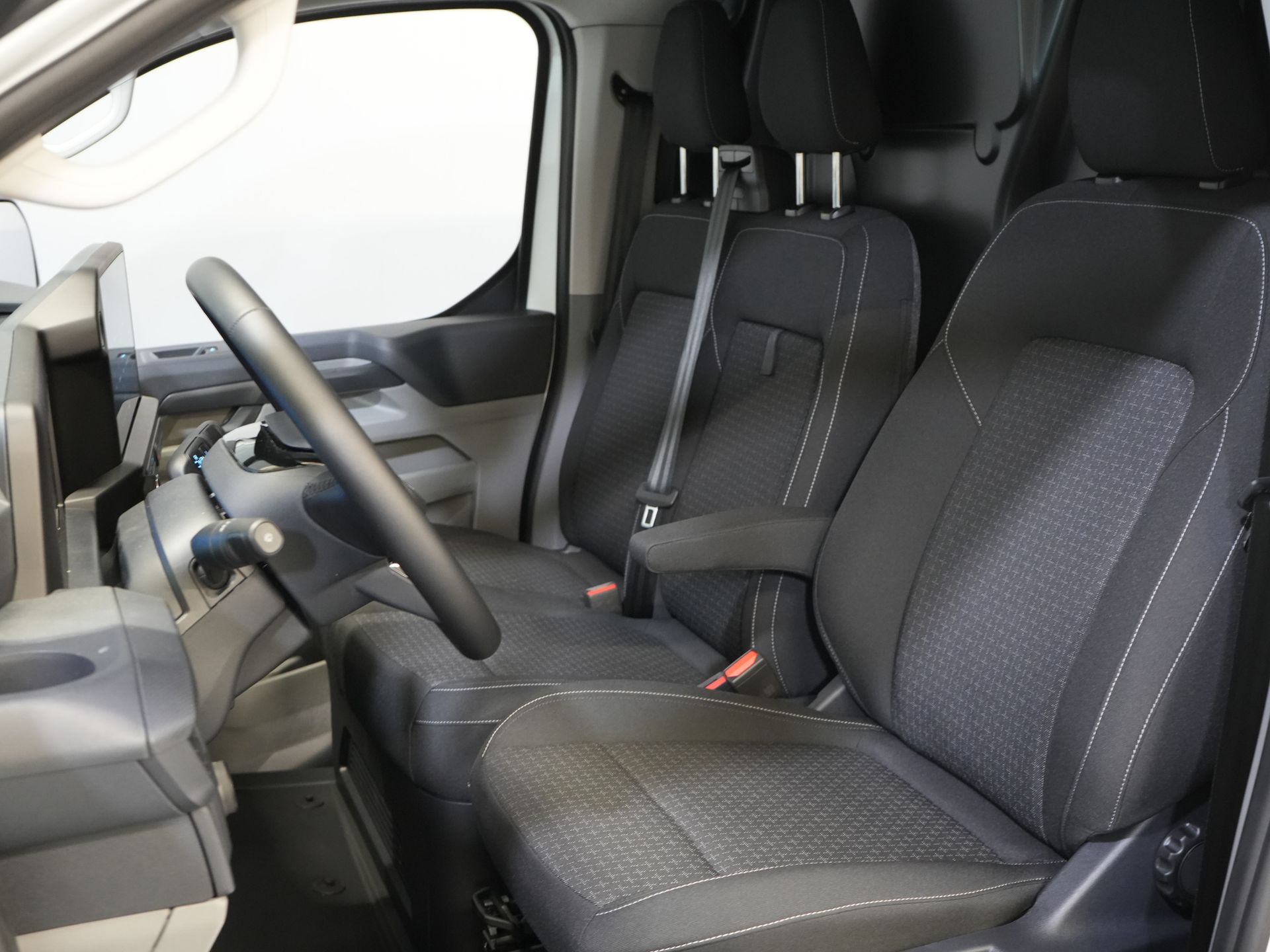 Ford E-Transit Custom Furgoneta 320 Trend 65 kWh 330 km WLTP LED/ Cargador rápido/ 2,3 t de capacidad de remolque/ Dirección asistida/ Asientos calefactables/ Carplay/ Climatizador/ Cámara/ PDC/ Control de crucero