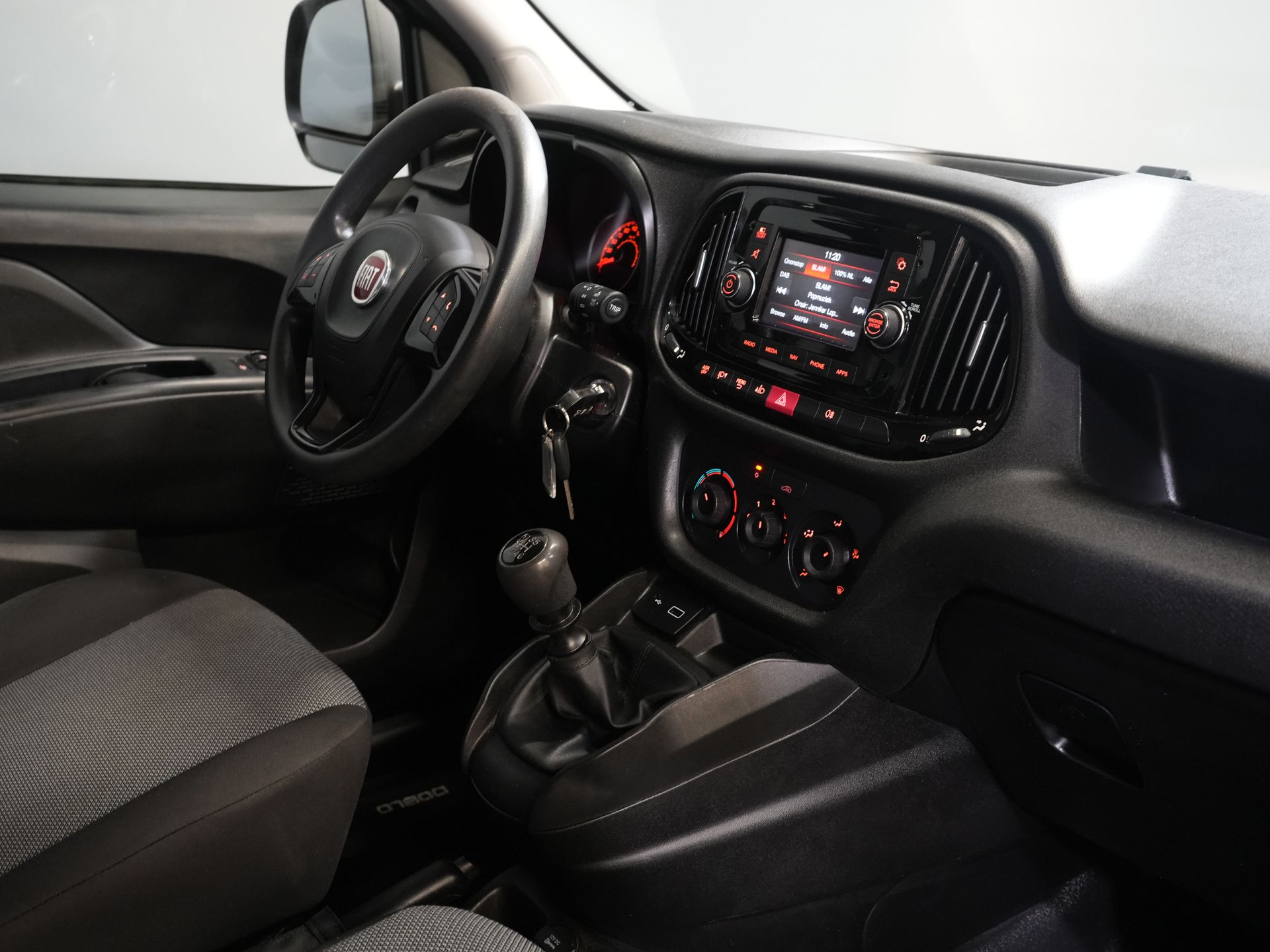 Fiat Doblò Bestelbus Cargo 1.6 MJ 105 pk NL Auto/ 3Pers./ Airco/ Navi/ Cruise/ DAB/ Trekhaak