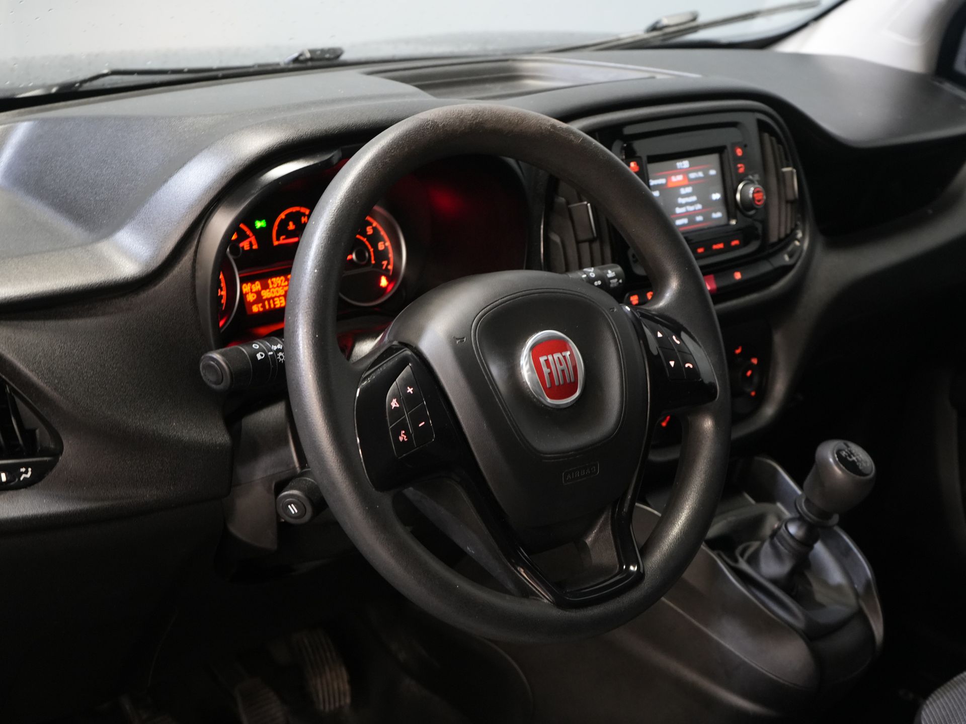 Fiat Doblò Bestelbus Cargo 1.6 MJ 105 pk NL Auto/ 3Pers./ Airco/ Navi/ Cruise/ DAB/ Trekhaak