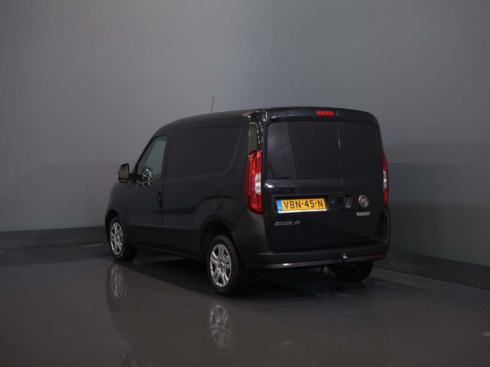 Fiat Doblò Bestelbus Cargo 1.6 MJ 105 pk NL Auto/ 3Pers./ Airco/ Navi/ Cruise/ DAB/ Trekhaak