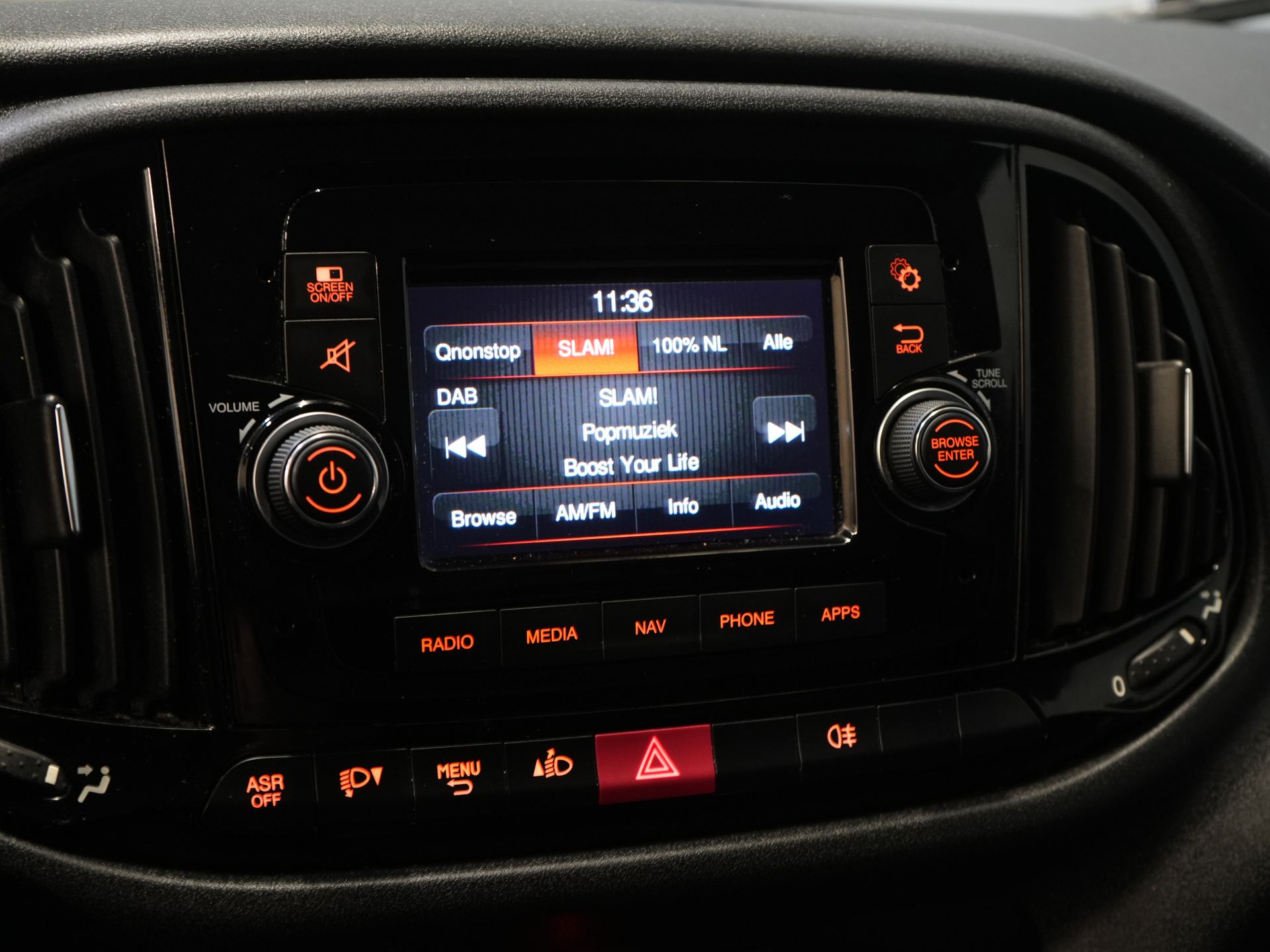 Fiat Doblò Bestelbus Cargo 1.6 MJ 105 pk NL Auto/ 3Pers./ Airco/ Navi/ Cruise/ DAB/ Trekhaak