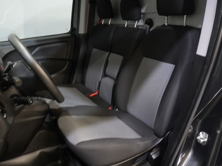 Fiat Doblò Bestelbus Cargo 1.6 MJ 105 pk NL Auto/ 3Pers./ Airco/ Navi/ Cruise/ DAB/ Trekhaak