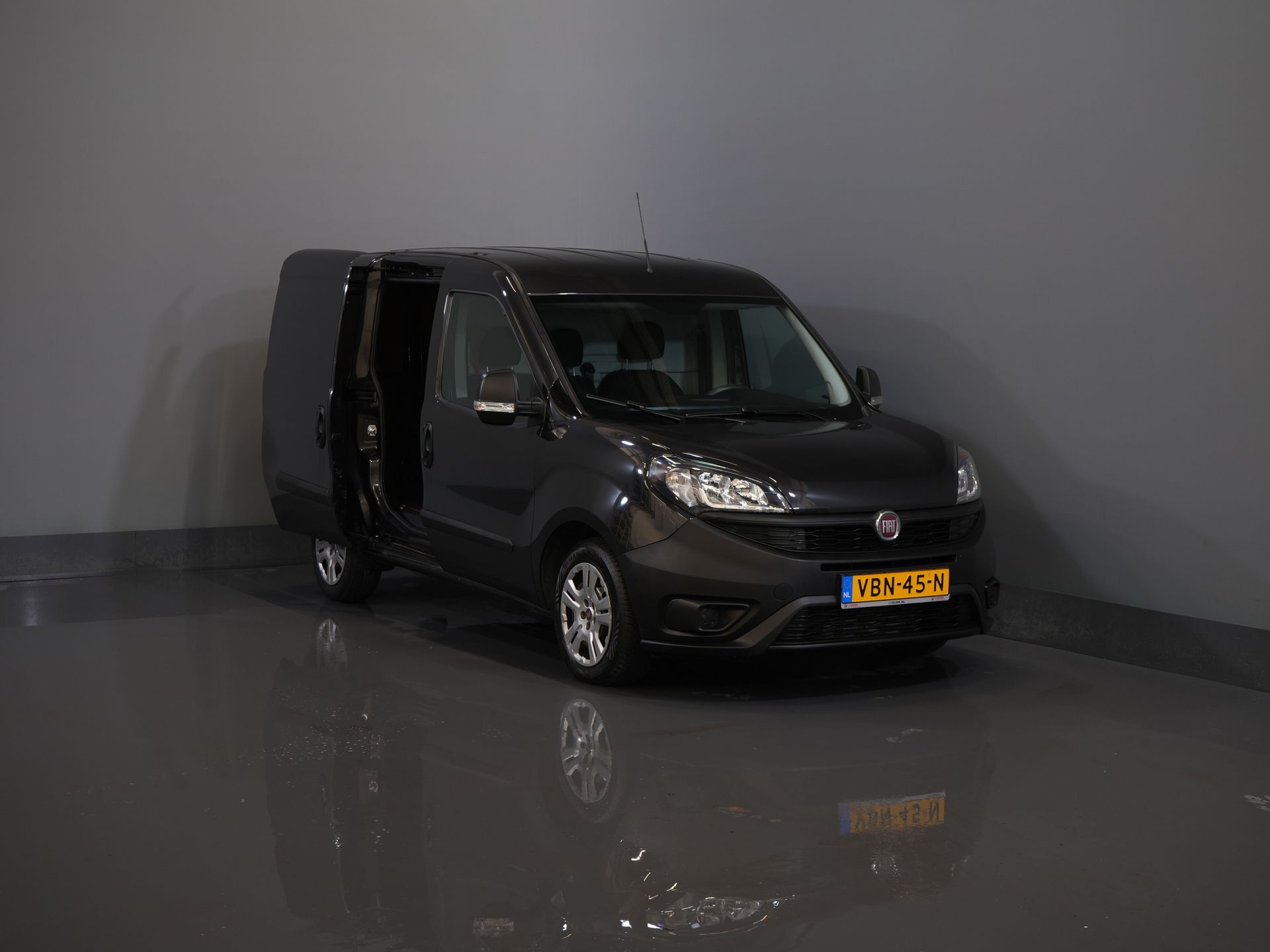 Fiat Doblò Bestelbus Cargo 1.6 MJ 105 pk NL Auto/ 3Pers./ Airco/ Navi/ Cruise/ DAB/ Trekhaak