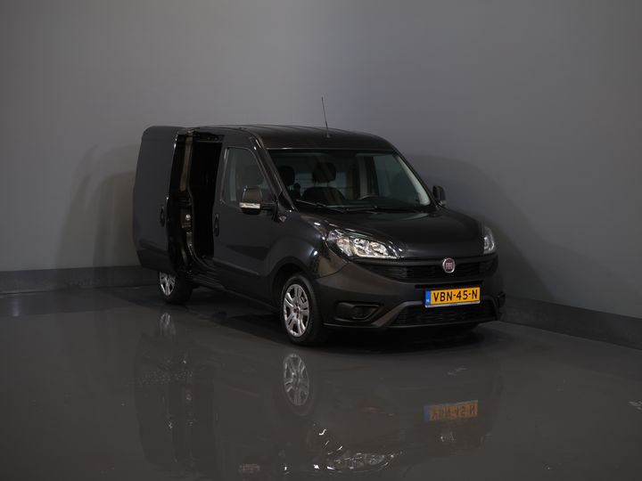 Fiat Doblò Bestelbus Cargo 1.6 MJ 105 pk NL Auto/ 3Pers./ Airco/ Navi/ Cruise/ DAB/ Trekhaak