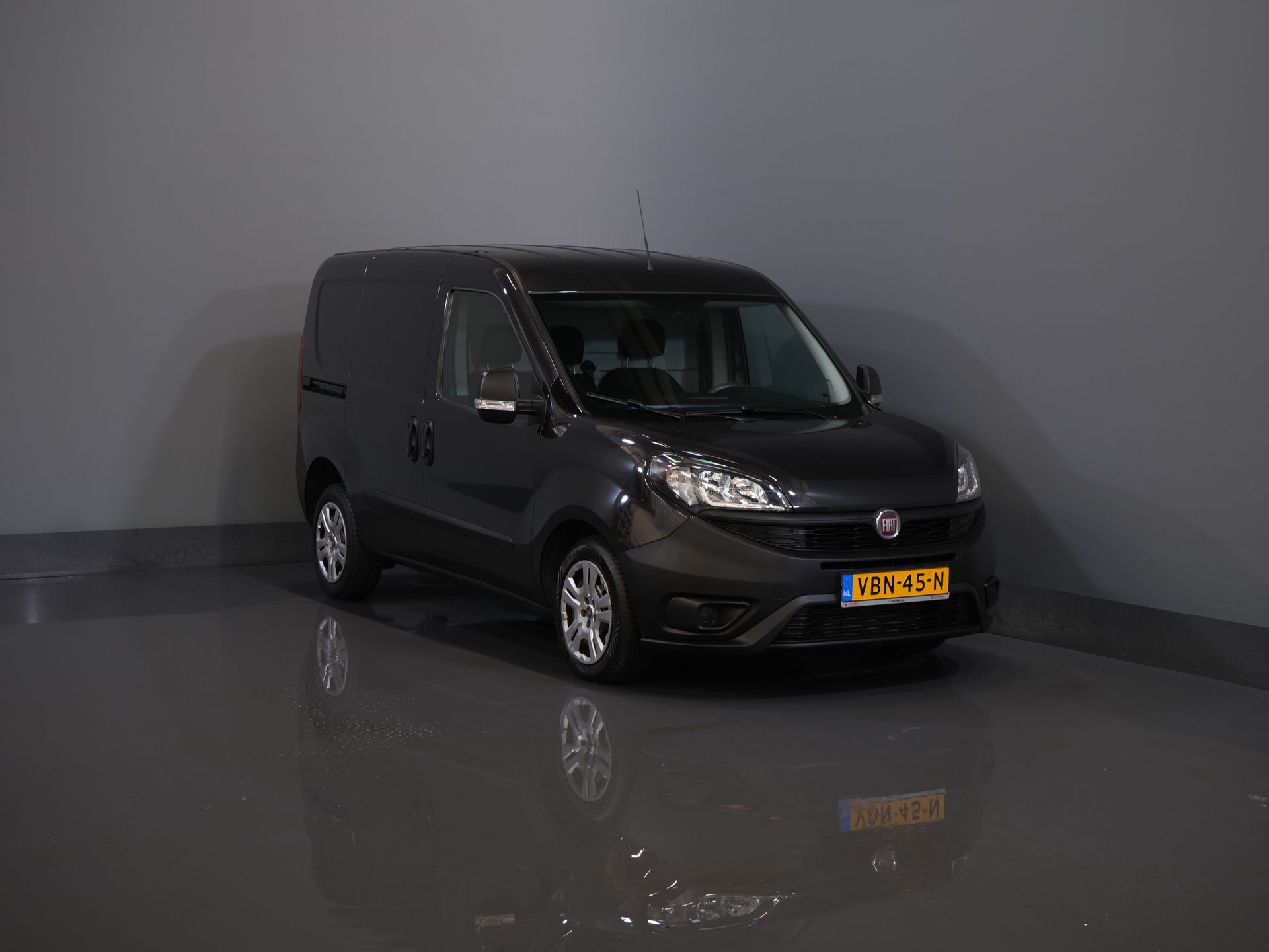 Fiat Doblò Bestelbus Cargo 1.6 MJ 105 pk NL Auto/ 3Pers./ Airco/ Navi/ Cruise/ DAB/ Trekhaak