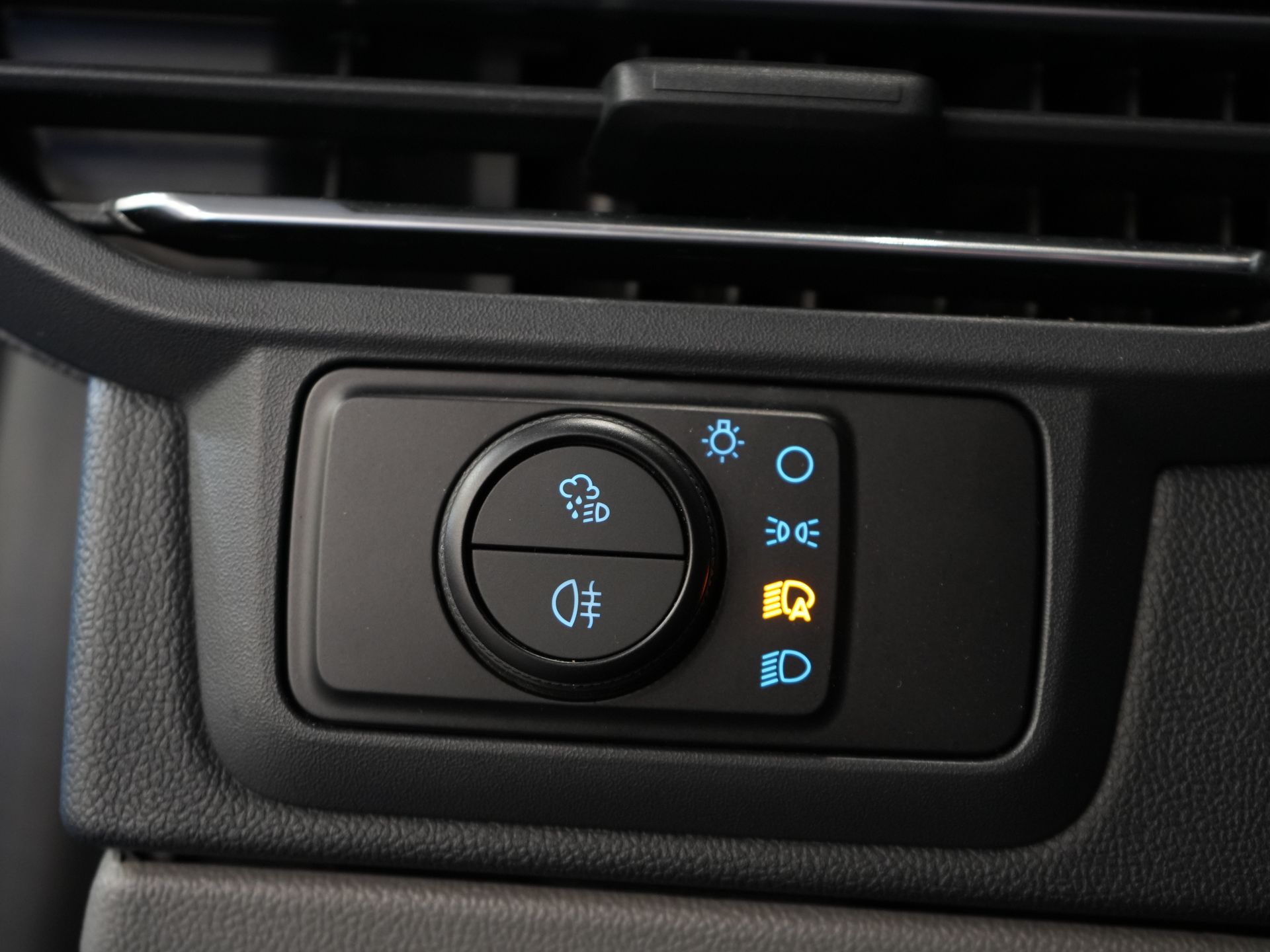 Ford E-Transit Custom Van 340 65 kWh 330 km WLTP L2 Limited Gwarancja 5 lat/ 2,3 t Ładowność/ Szybka ładowarka/ Matrix LED/ B&O/ Adapt.Cruise/ Ogrzewanie postojowe/ Carplay