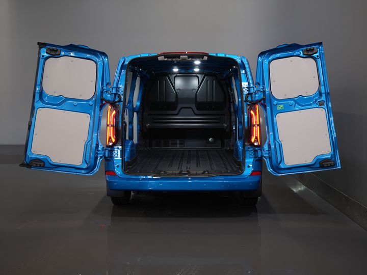 Ford E-Transit Custom Van 340 65 kWh 330 km WLTP L2 Limited Gwarancja 5 lat/ 2,3 t Ładowność/ Szybka ładowarka/ Matrix LED/ B&O/ Adapt.Cruise/ Ogrzewanie postojowe/ Carplay