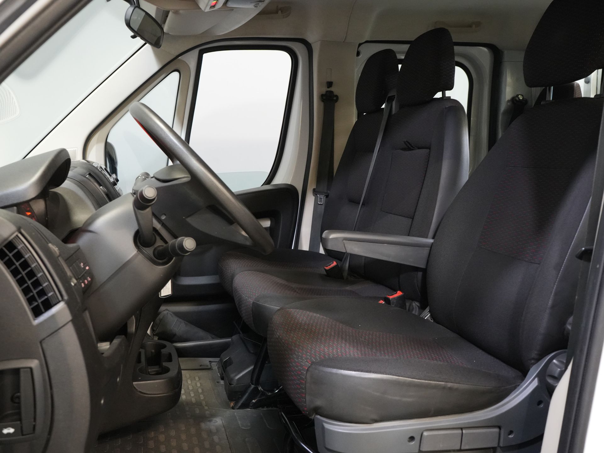 Volkswagen Caddy Cargo Van 2.0 TDI 125 hp DSG Aut. Stand heater/ Seat heating/ Carplay/ PDC/ 16” LMV/ Tow bar/ Roof rails