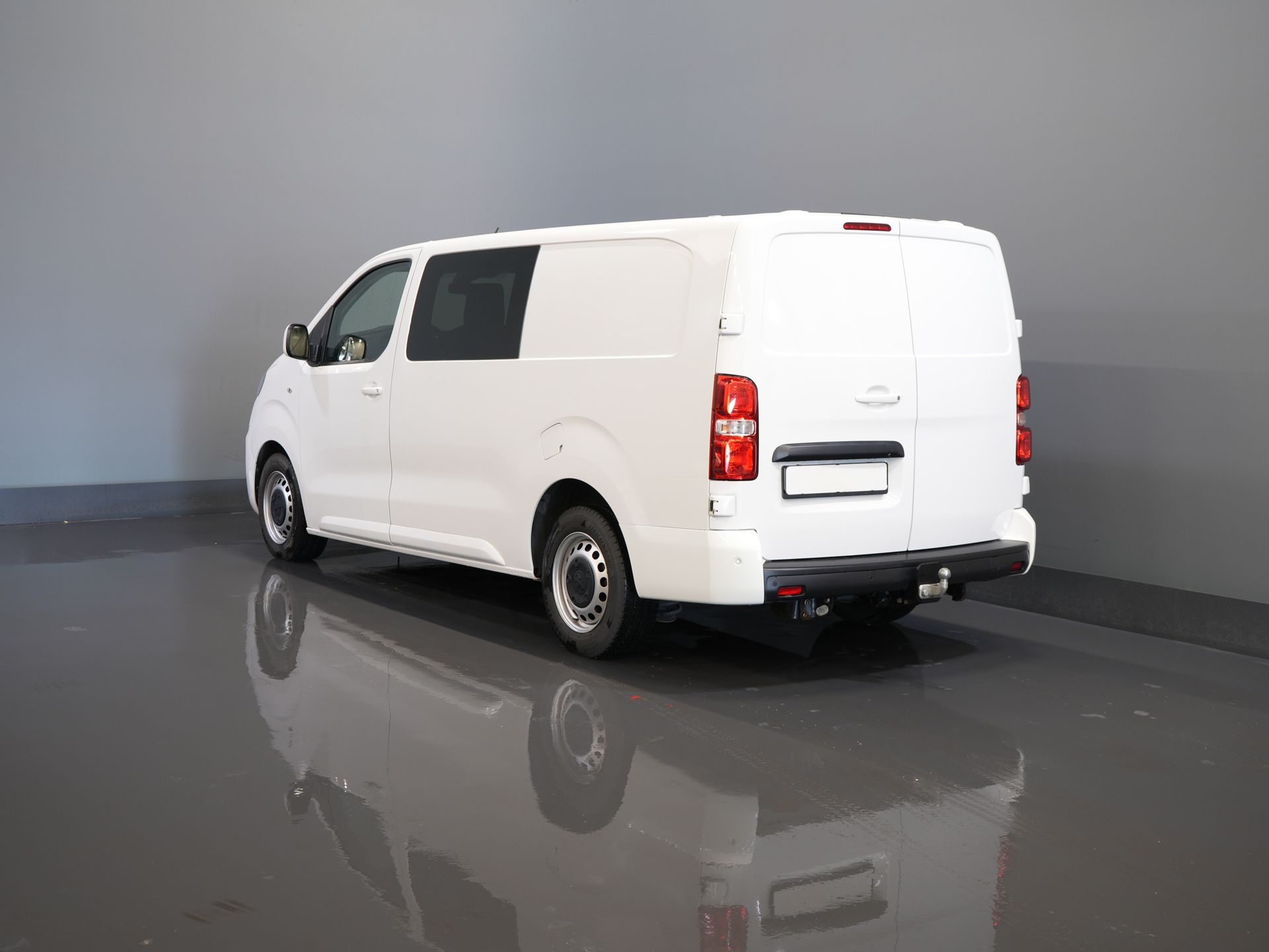 Peugeot Expert Van 2.0 HDI 125 ch Aut DC Double Cab Navi/ Caméra/ Croisière/ Airco/ Crochet d'attelage /PDC /Carplay