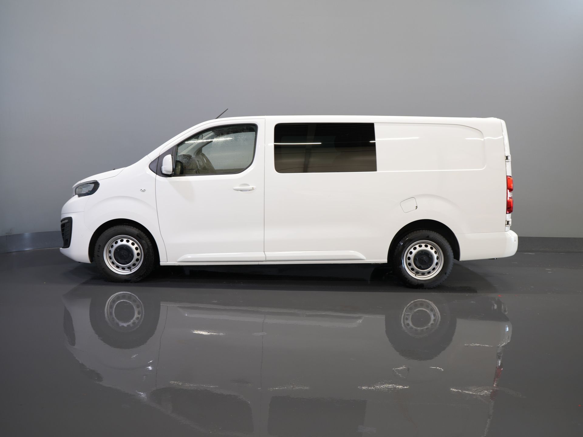 Peugeot Expert Van 2.0 HDI 125 ch Aut DC Double Cab Navi/ Caméra/ Croisière/ Airco/ Crochet d'attelage /PDC /Carplay