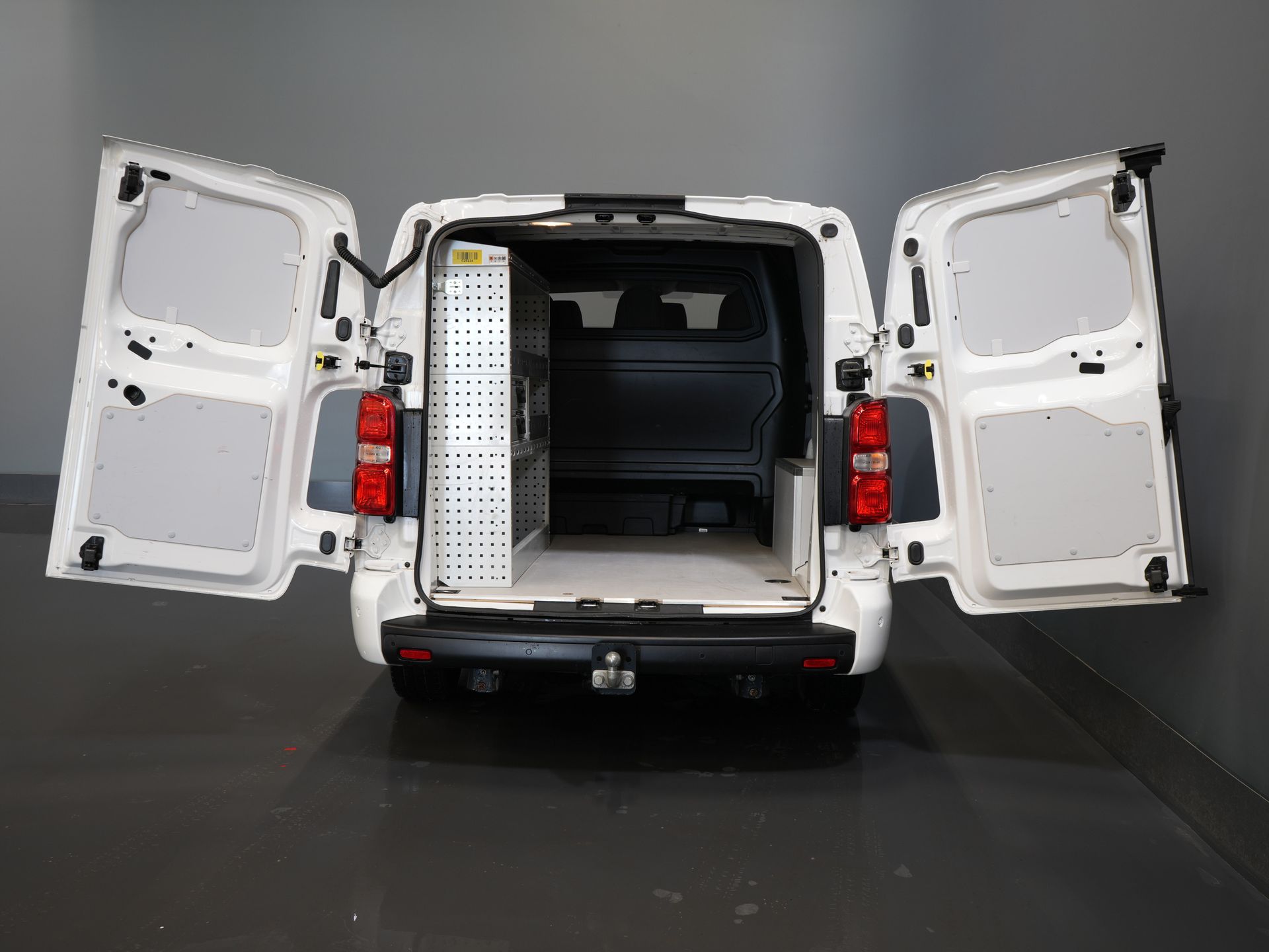 Peugeot Expert Van 2.0 HDI 125 ch Aut DC Double Cab Navi/ Caméra/ Croisière/ Airco/ Crochet d'attelage /PDC /Carplay