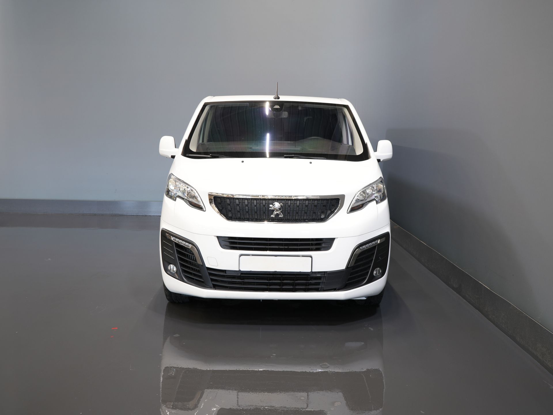 Peugeot Expert Van 2.0 HDI 125 ch Aut DC Double Cab Navi/ Caméra/ Croisière/ Airco/ Crochet d'attelage /PDC /Carplay