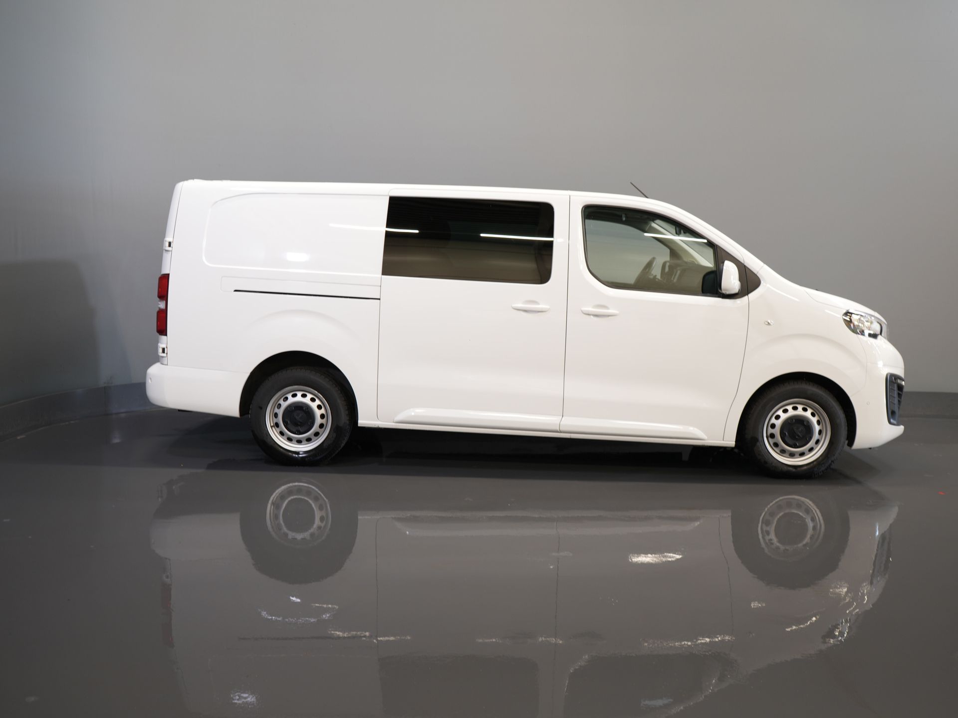 Peugeot Expert Van 2.0 HDI 125 ch Aut DC Double Cab Navi/ Caméra/ Croisière/ Airco/ Crochet d'attelage /PDC /Carplay