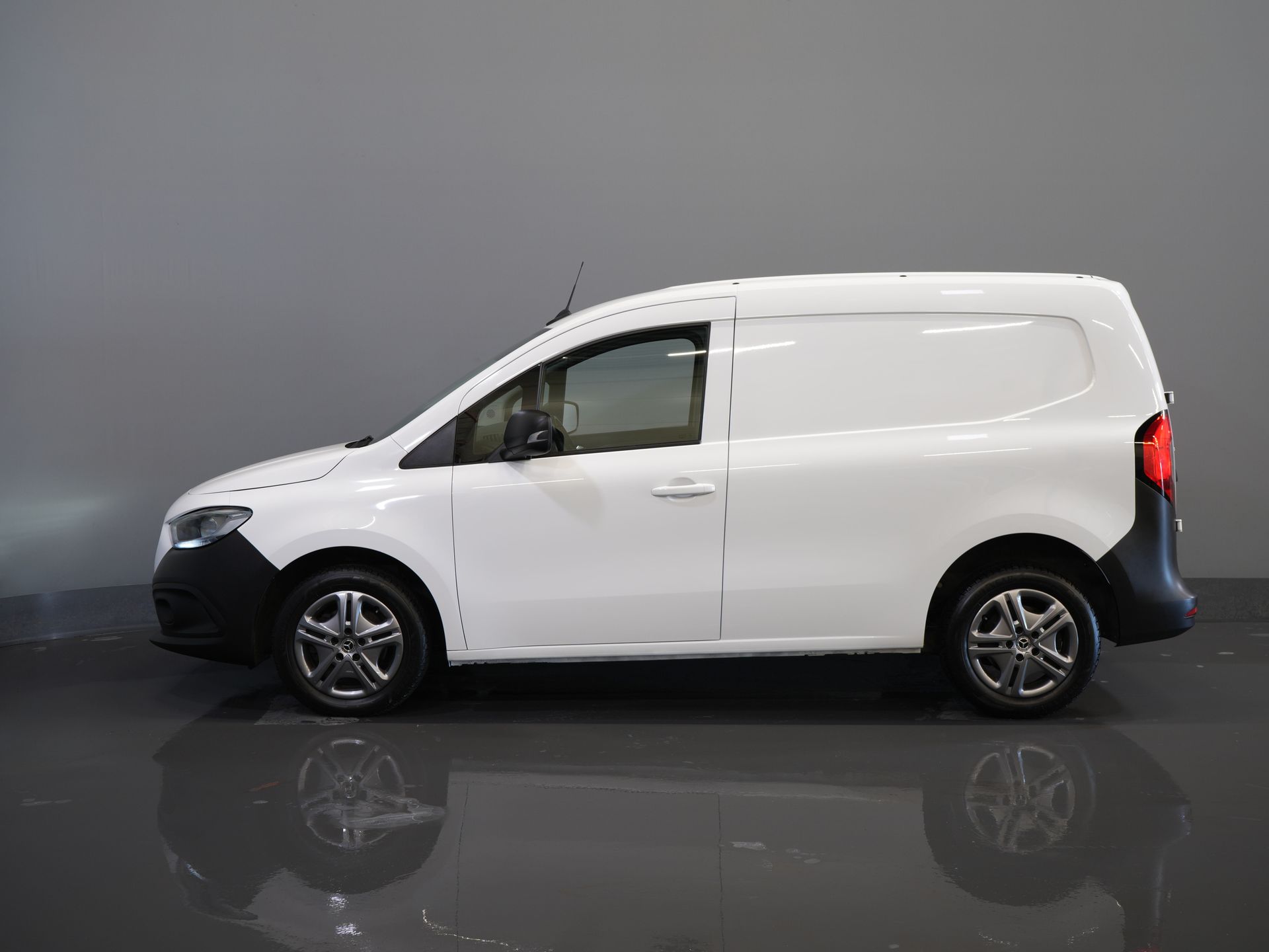 Mercedes-Benz Citan Furgonetă 110 CDI Automată 3 locuri / Încălzire scaune / CarPlay / Cameră / PDC / Cruise Control / Aer condiționat