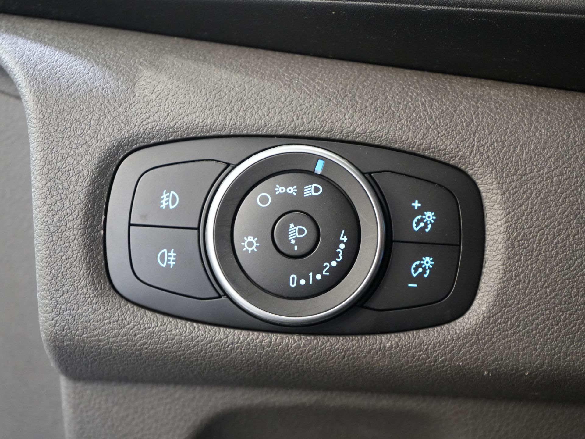 Ford Transit Custom Bestelbus 130 pk Aut. PHEV Trend BPM VRIJ! Plug-In/ Stoelverw./ Sortimo/ Oprijplaat/ Navi/ Carplay/ Camera/ PDC/ Cruise/ Airco