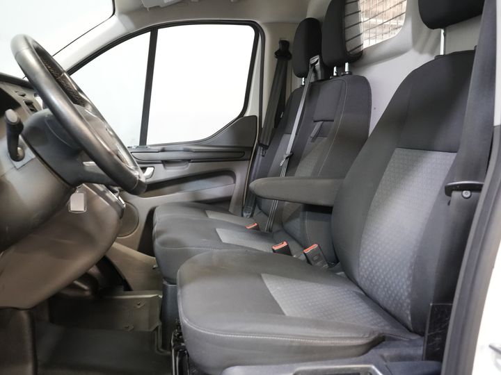 Ford Transit Custom Bestelbus 130 pk Aut. PHEV Trend BPM VRIJ! Plug-In/ Stoelverw./ Sortimo/ Oprijplaat/ Navi/ Carplay/ Camera/ PDC/ Cruise/ Airco
