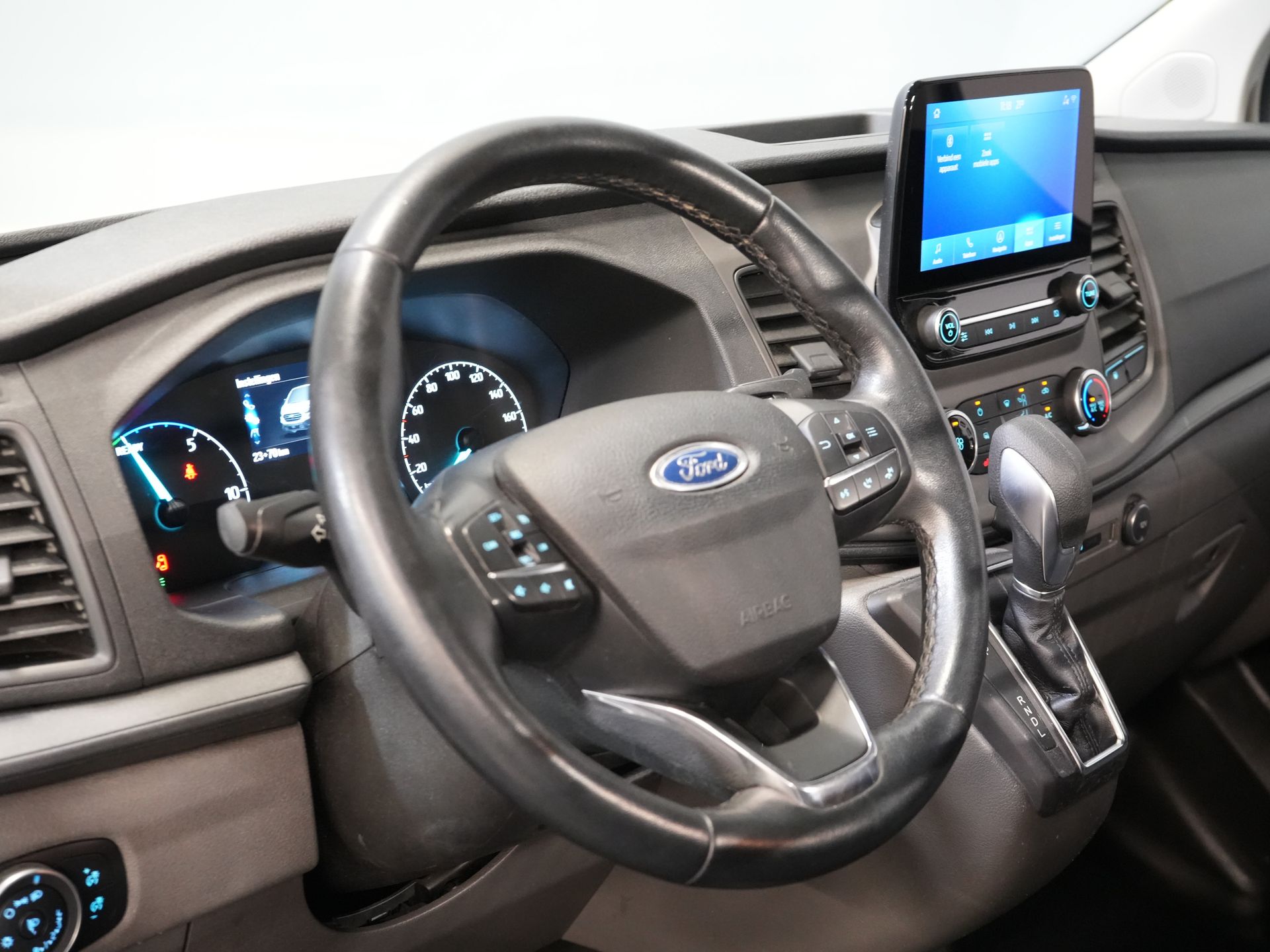 Ford Transit Custom Bestelbus 130 pk Aut. PHEV Trend BPM VRIJ! Plug-In/ Stoelverw./ Sortimo/ Oprijplaat/ Navi/ Carplay/ Camera/ PDC/ Cruise/ Airco