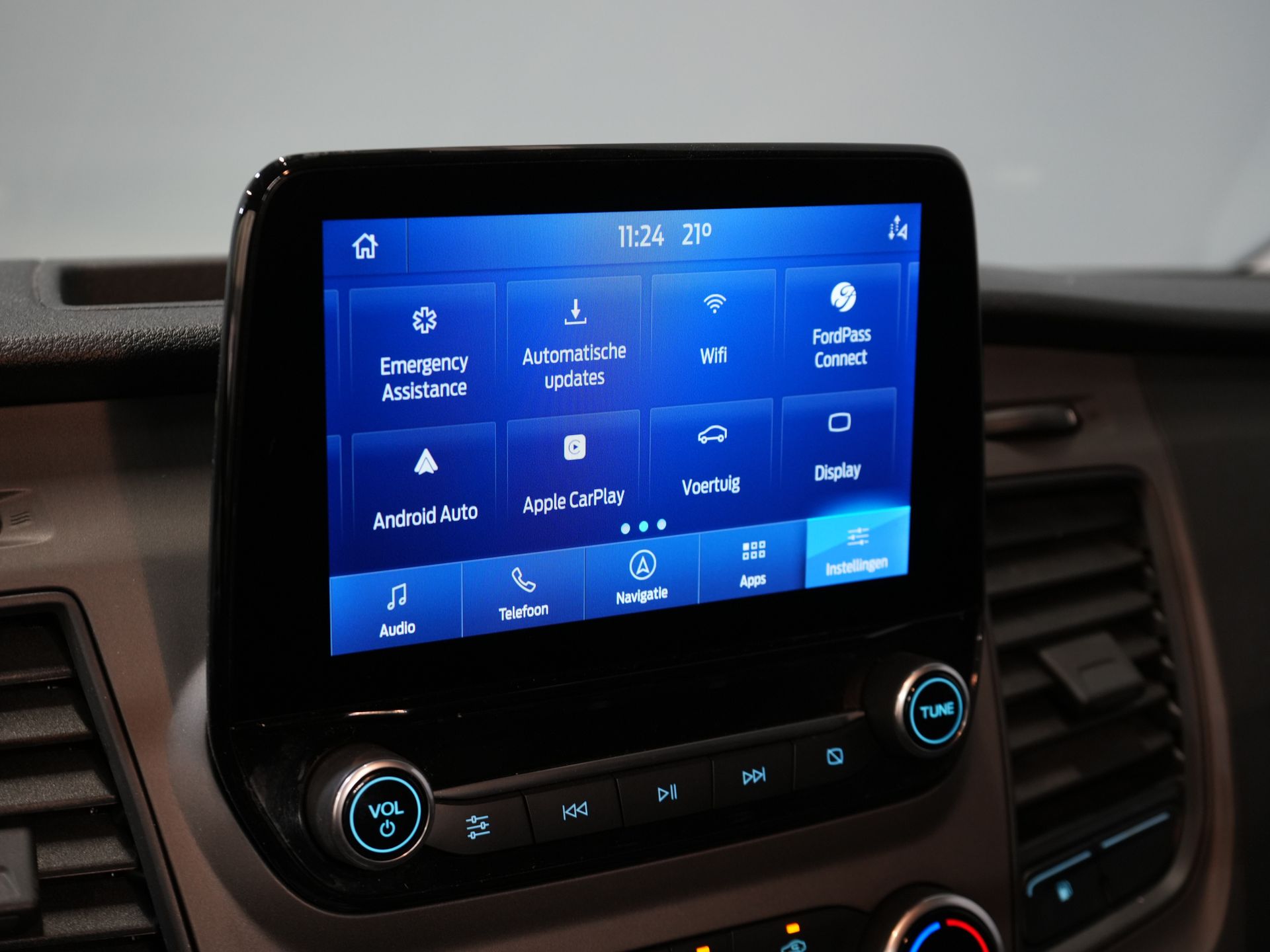 Ford Transit Custom Bestelbus 130 pk Aut. PHEV Trend BPM VRIJ! Plug-In/ Stoelverw./ Sortimo/ Oprijplaat/ Navi/ Carplay/ Camera/ PDC/ Cruise/ Airco