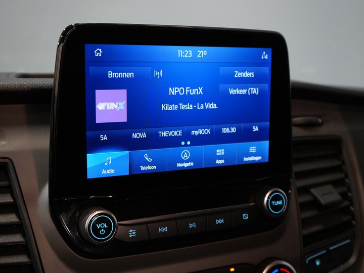 Ford Transit Custom Bestelbus 130 pk Aut. PHEV Trend BPM VRIJ! Plug-In/ Stoelverw./ Sortimo/ Oprijplaat/ Navi/ Carplay/ Camera/ PDC/ Cruise/ Airco