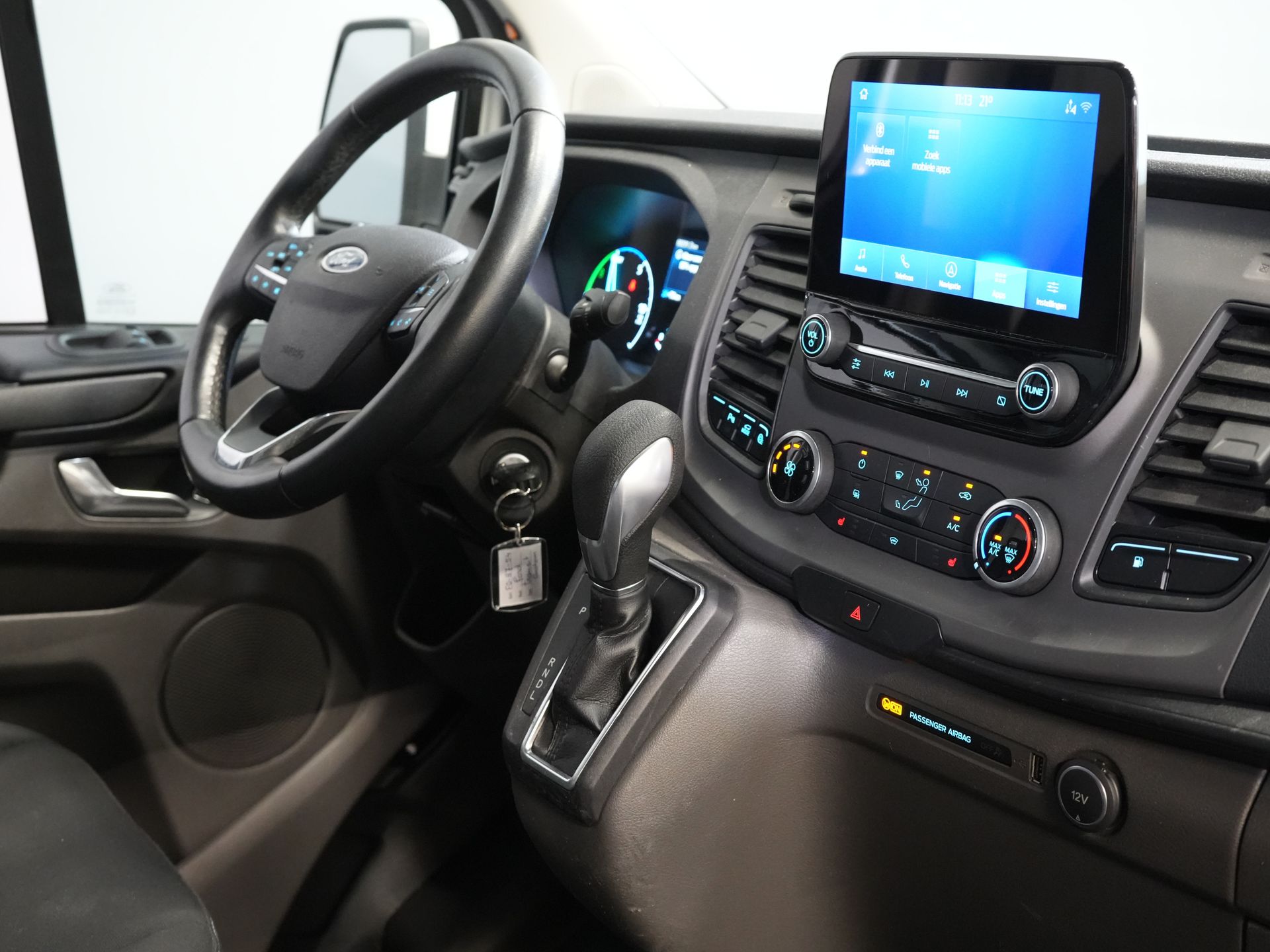 Ford Transit Custom Bestelbus 130 pk Aut. PHEV Trend BPM VRIJ! Plug-In/ Stoelverw./ Sortimo/ Oprijplaat/ Navi/ Carplay/ Camera/ PDC/ Cruise/ Airco