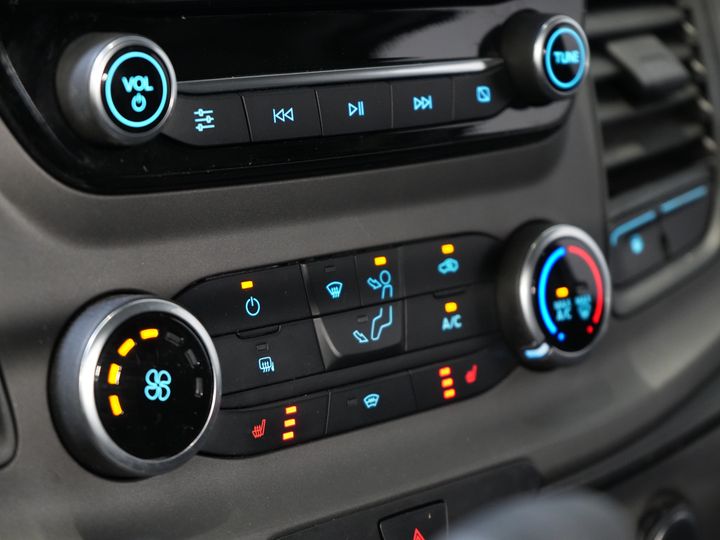 Ford Transit Custom Bestelbus 130 pk Aut. PHEV Trend BPM VRIJ! Plug-In/ Stoelverw./ Sortimo/ Oprijplaat/ Navi/ Carplay/ Camera/ PDC/ Cruise/ Airco