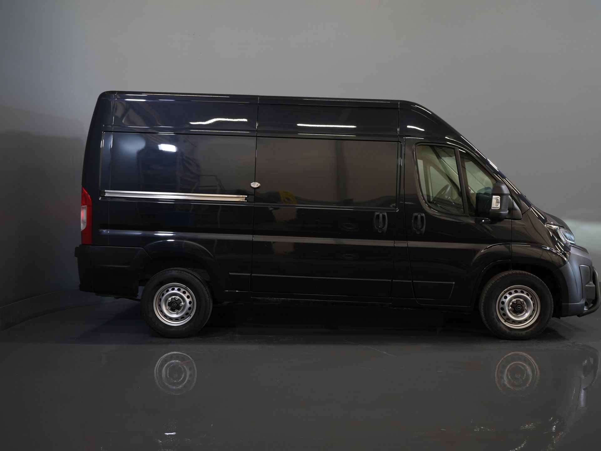 Opel Movano Bestelbus 35 2.2 CDTI 140 pk Aut. L2H2 NL Auto/ LED/ Virtual Cockpit/ Carplay/ Climate/ Navi/ Cruise/ Camera/ DAB