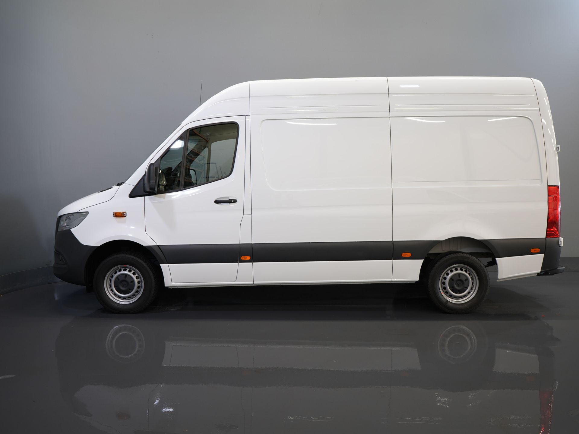 Mercedes-Benz Sprinter Van 317 CDI Aut. L2H2 BPM FREE! Sedile elettrico/ Porte 270 Gr./ Riscaldamento sedili/ Navi/ Telecamera/ Crociera/ Airco/ DAB