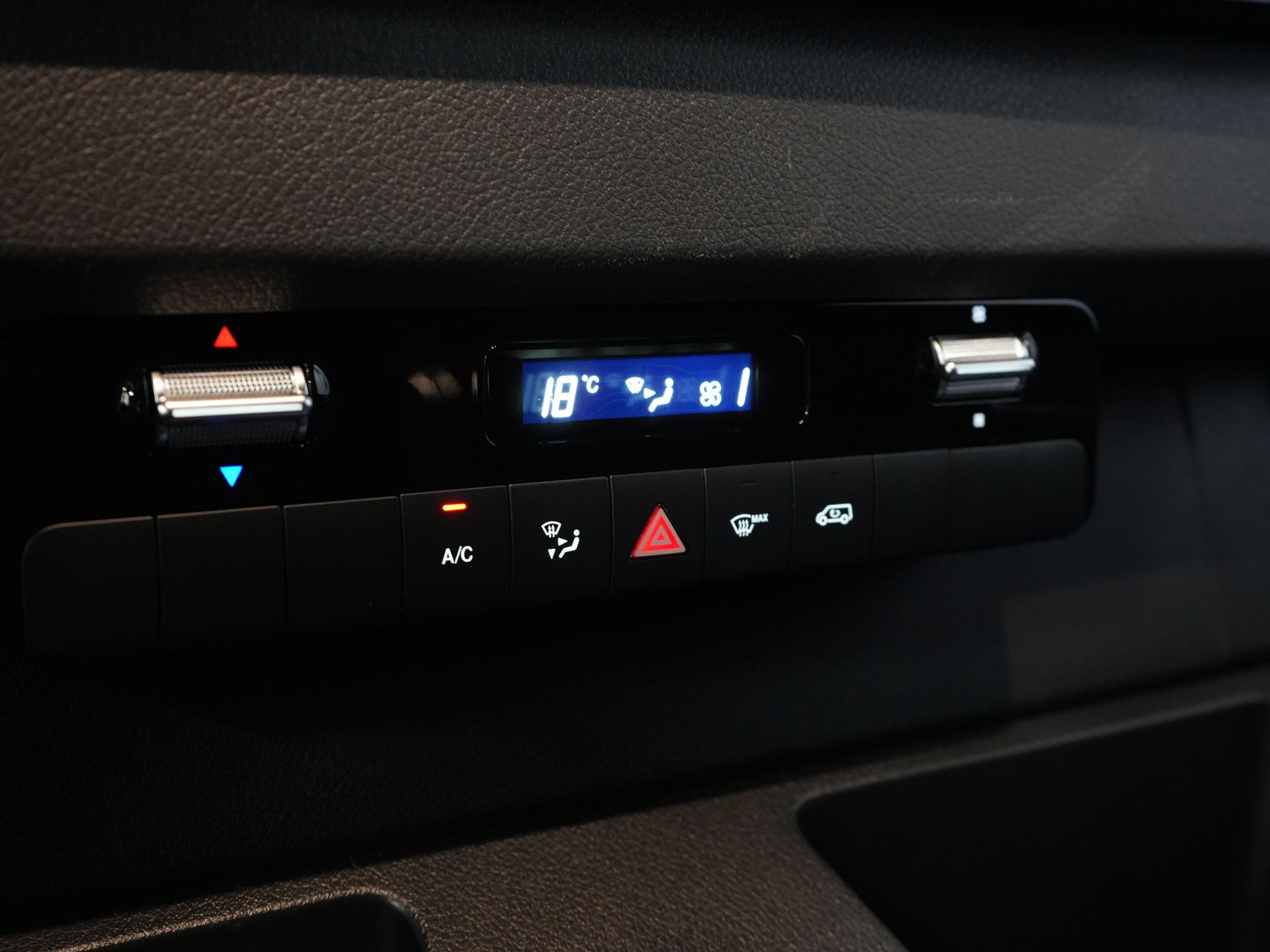 Mercedes-Benz Sprinter Van 317 CDI Aut. L2H2 BPM FREE! Sedile elettrico/ Porte 270 Gr./ Riscaldamento sedili/ Navi/ Telecamera/ Crociera/ Airco/ DAB