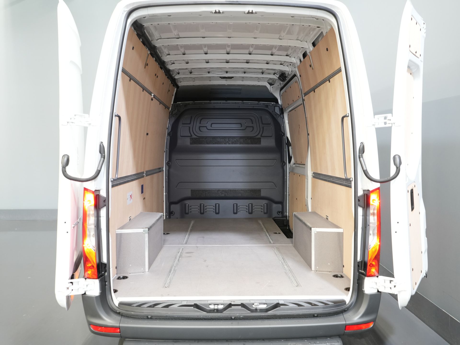 Mercedes-Benz Sprinter Van 317 CDI Aut. L2H2 BPM FREE! Sedile elettrico/ Porte 270 Gr./ Riscaldamento sedili/ Navi/ Telecamera/ Crociera/ Airco/ DAB