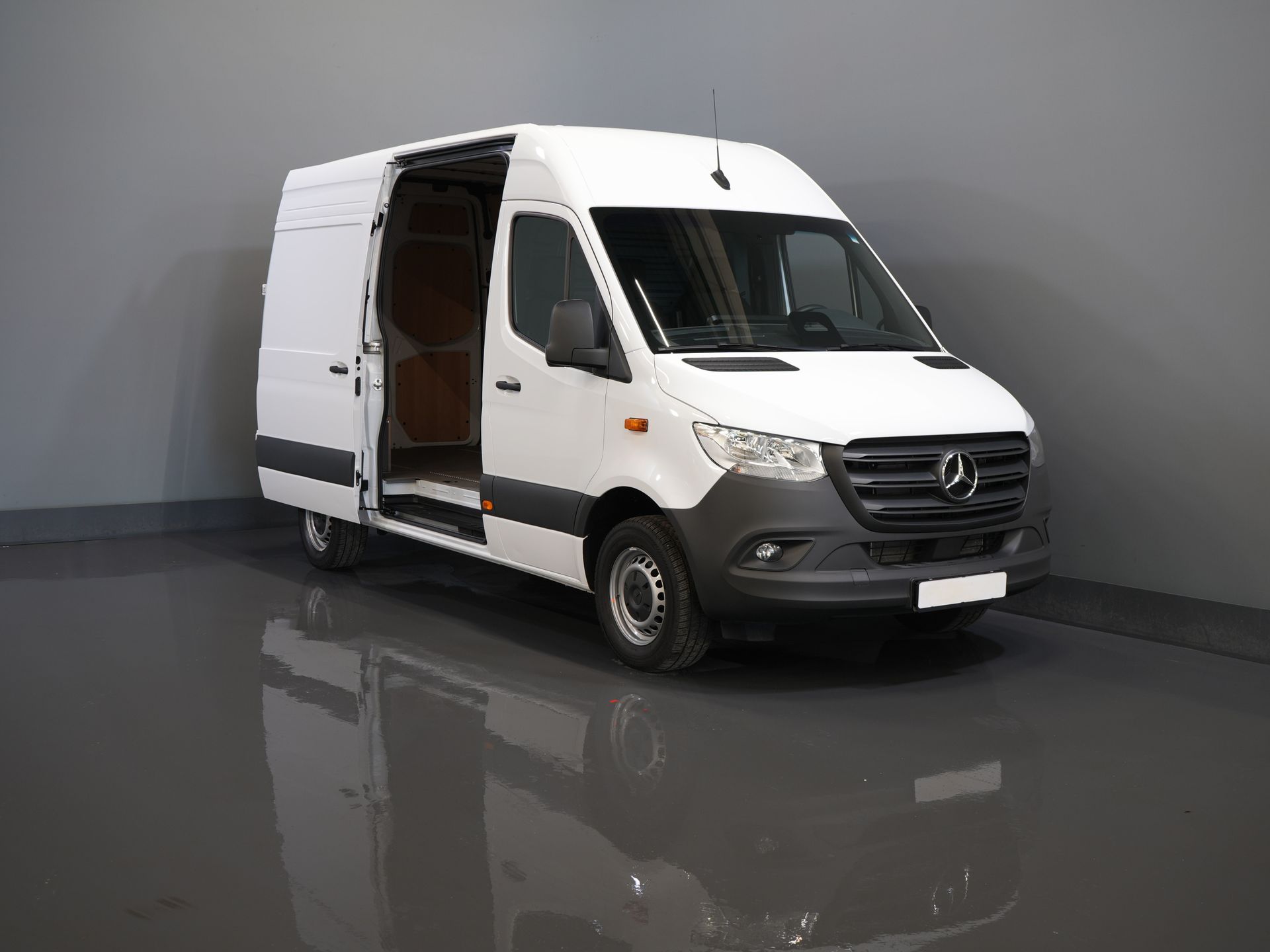 Mercedes-Benz Sprinter Van 317 CDI Aut. L2H2 BPM FREE! Sedile elettrico/ Porte 270 Gr./ Riscaldamento sedili/ Navi/ Telecamera/ Crociera/ Airco/ DAB