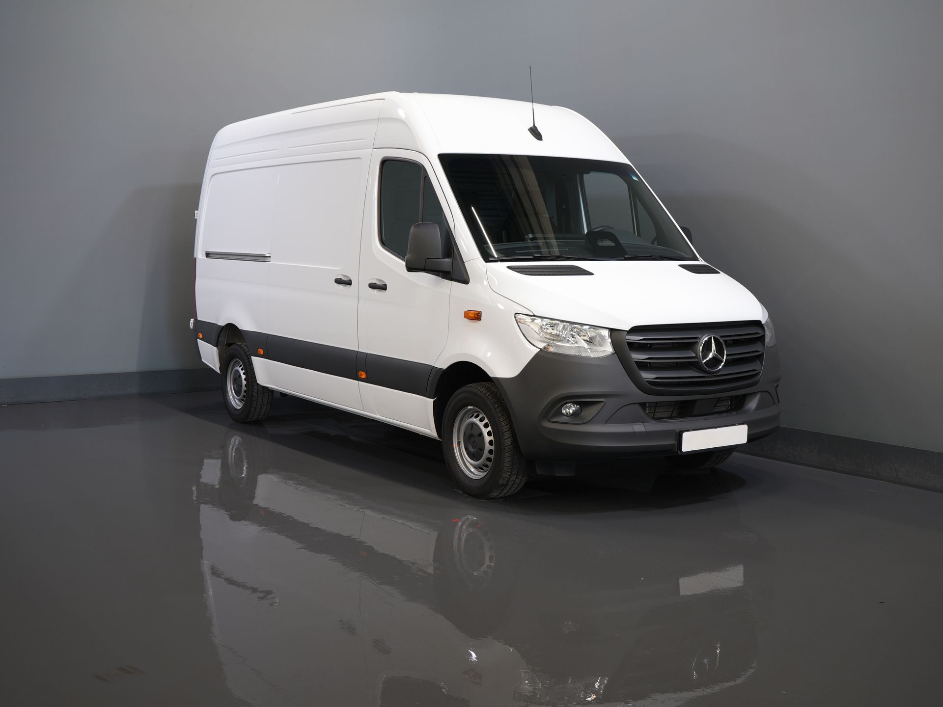 Mercedes-Benz Sprinter Van 317 CDI Aut. L2H2 BPM FREE! Sedile elettrico/ Porte 270 Gr./ Riscaldamento sedili/ Navi/ Telecamera/ Crociera/ Airco/ DAB