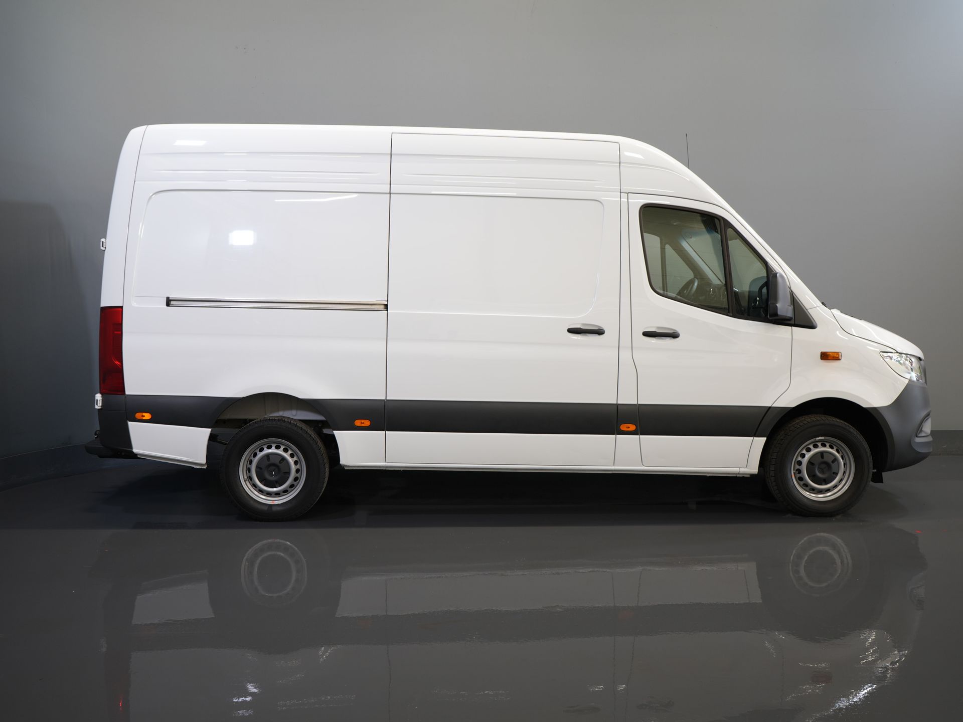 Mercedes-Benz Sprinter Van 317 CDI Aut. L2H2 BPM FREE! Sedile elettrico/ Porte 270 Gr./ Riscaldamento sedili/ Navi/ Telecamera/ Crociera/ Airco/ DAB