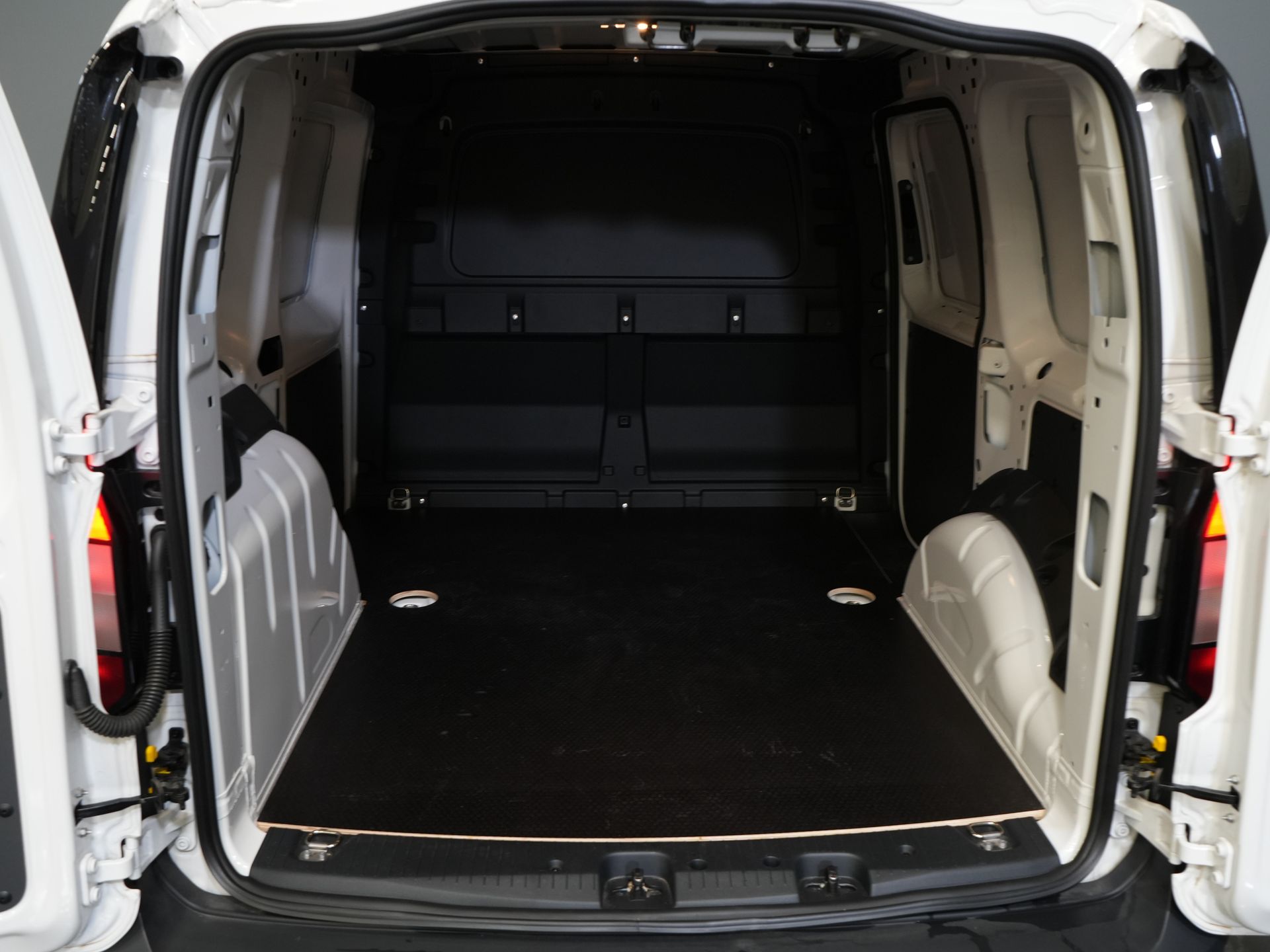 Volkswagen Caddy Cargo Furgoneta 1.5 TSI GASOLINA ¡SIN IMPUESTO DE CIRCULACIÓN! Control de crucero/ Aire acondicionado/ DAB/ PDC