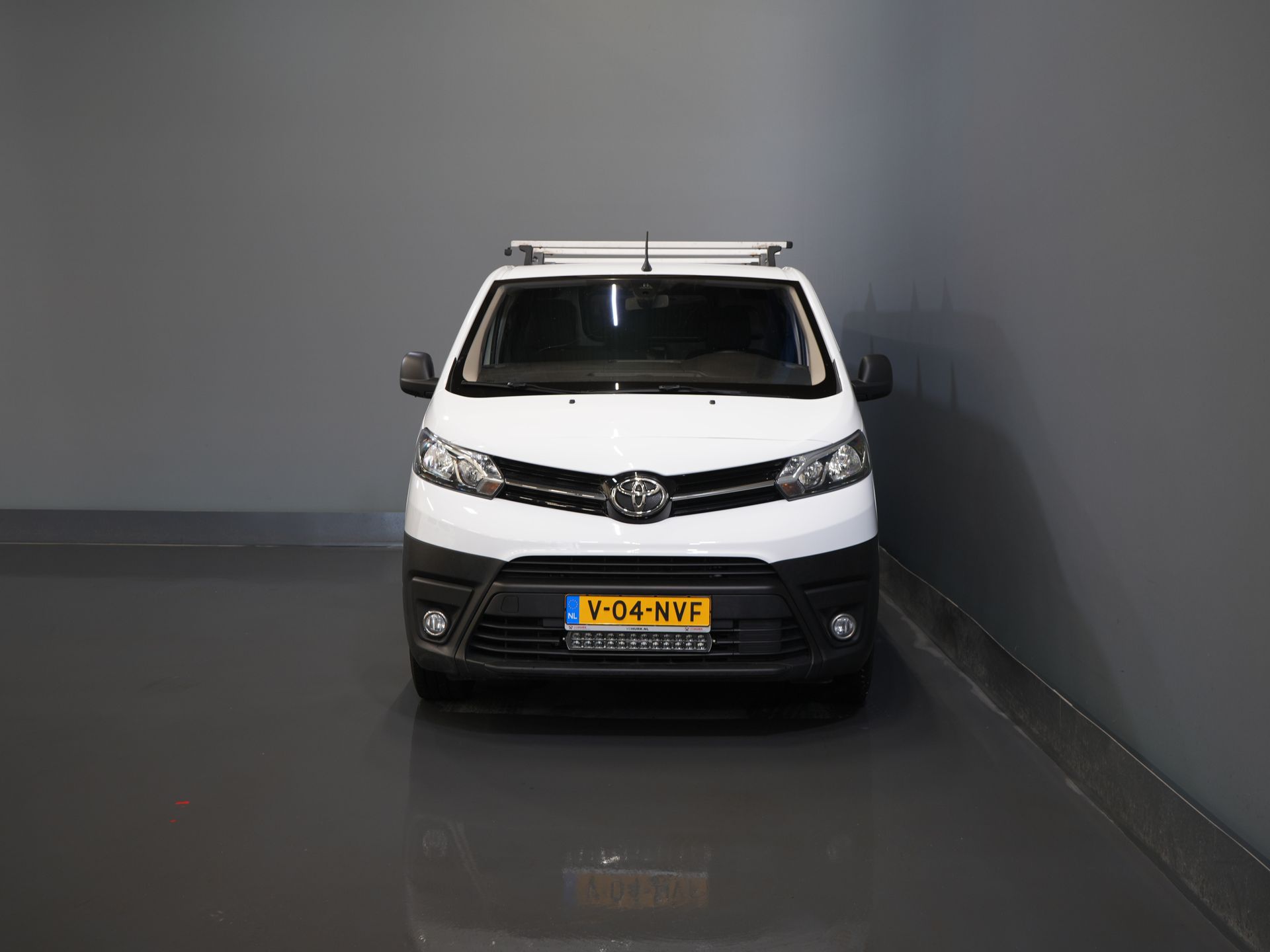 Toyota ProAce Worker Furgoneta 2.0 D-4D 145 CP Aut. L2 Adapt. Cruise/ Echipament/ Încălzitor de parcare/ Cameră/ PDC/ Bare de acoperiș/ Cârlig de remorcare