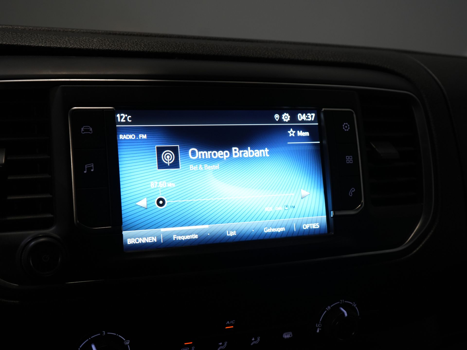 Toyota ProAce Worker Furgoneta 2.0 D-4D 145 CP Aut. L2 Adapt. Cruise/ Echipament/ Încălzitor de parcare/ Cameră/ PDC/ Bare de acoperiș/ Cârlig de remorcare