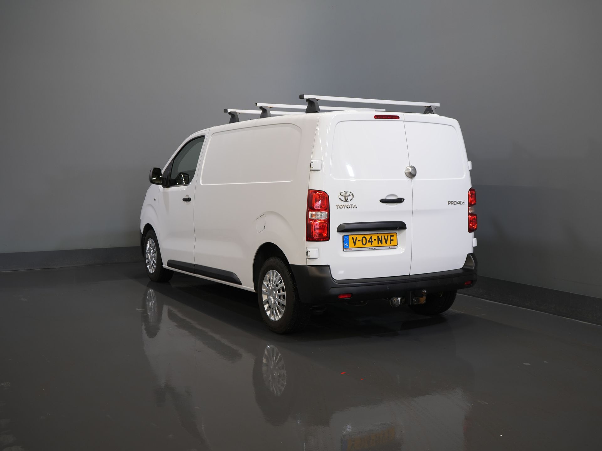 Toyota ProAce Worker Furgoneta 2.0 D-4D 145 CP Aut. L2 Adapt. Cruise/ Echipament/ Încălzitor de parcare/ Cameră/ PDC/ Bare de acoperiș/ Cârlig de remorcare