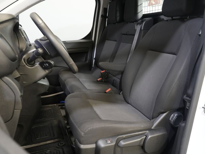 Toyota ProAce Worker Furgoneta 2.0 D-4D 145 CP Aut. L2 Adapt. Cruise/ Echipament/ Încălzitor de parcare/ Cameră/ PDC/ Bare de acoperiș/ Cârlig de remorcare