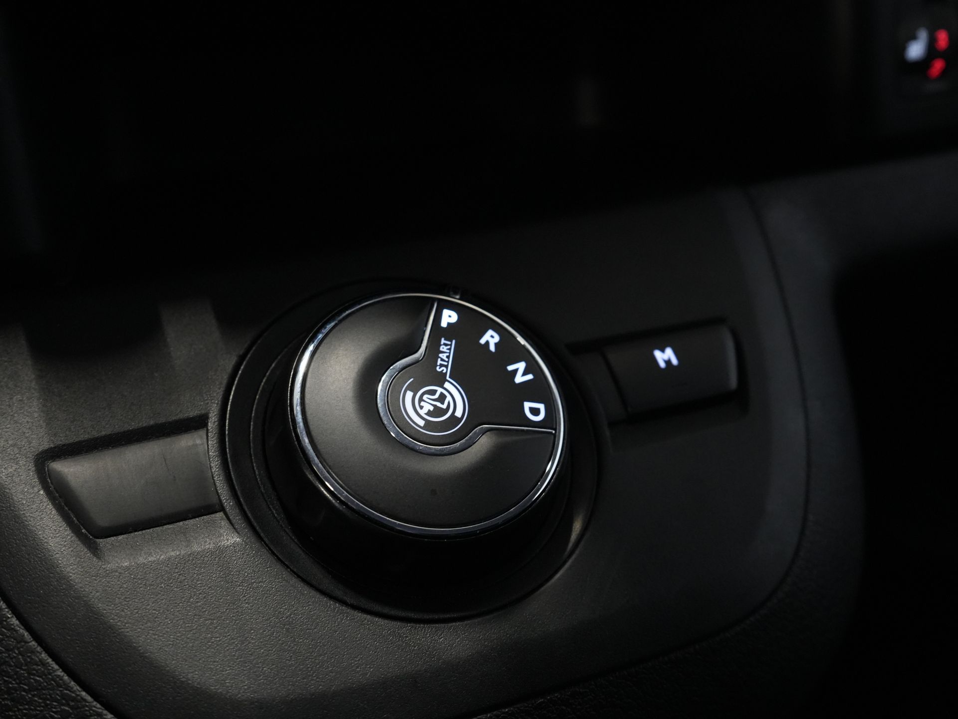 Toyota ProAce Worker Furgoneta 2.0 D-4D 145 CP Aut. L2 Adapt. Cruise/ Echipament/ Încălzitor de parcare/ Cameră/ PDC/ Bare de acoperiș/ Cârlig de remorcare