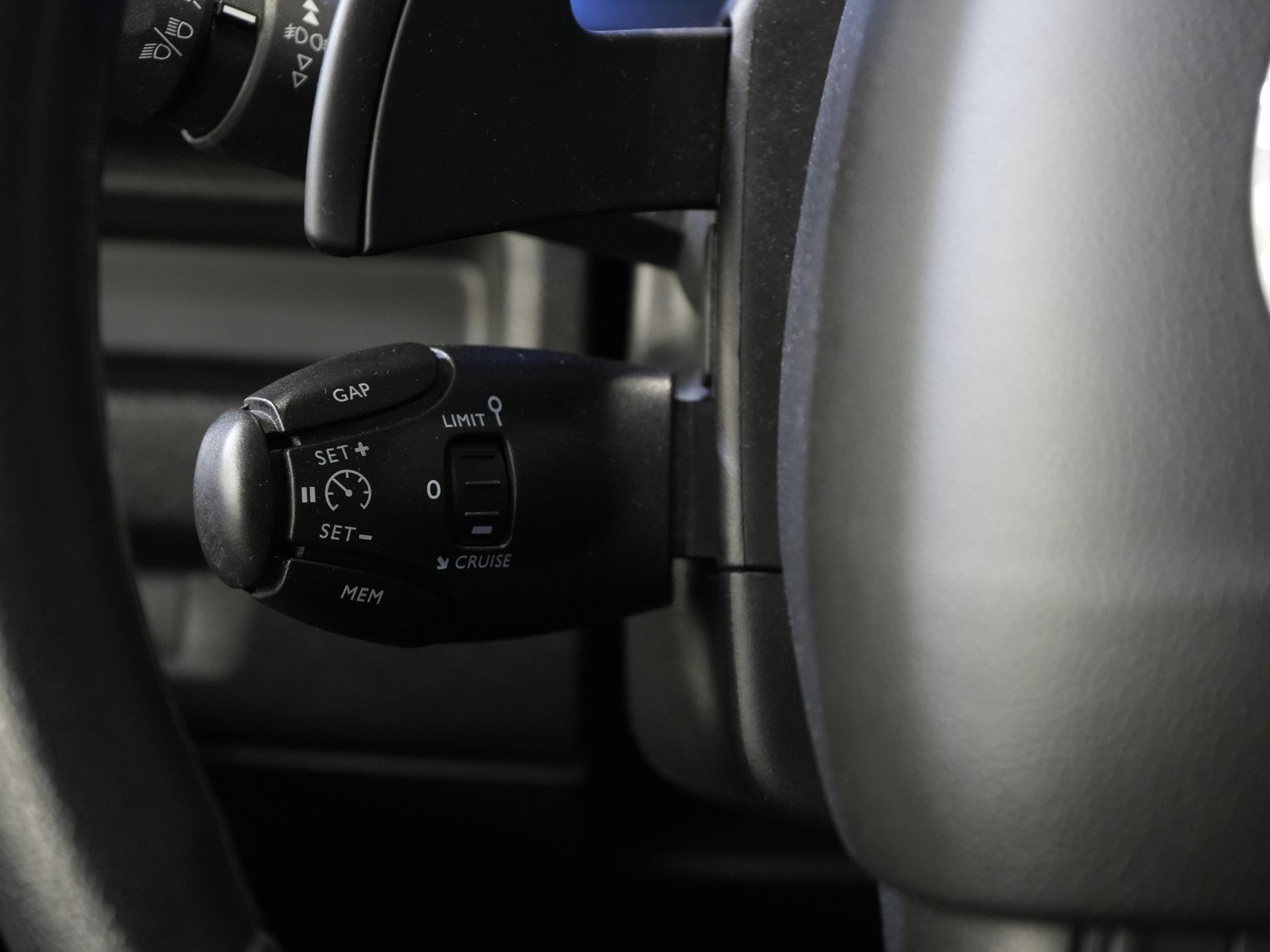 Toyota ProAce Worker Furgoneta 2.0 D-4D 145 CP Aut. L2 Adapt. Cruise/ Echipament/ Încălzitor de parcare/ Cameră/ PDC/ Bare de acoperiș/ Cârlig de remorcare