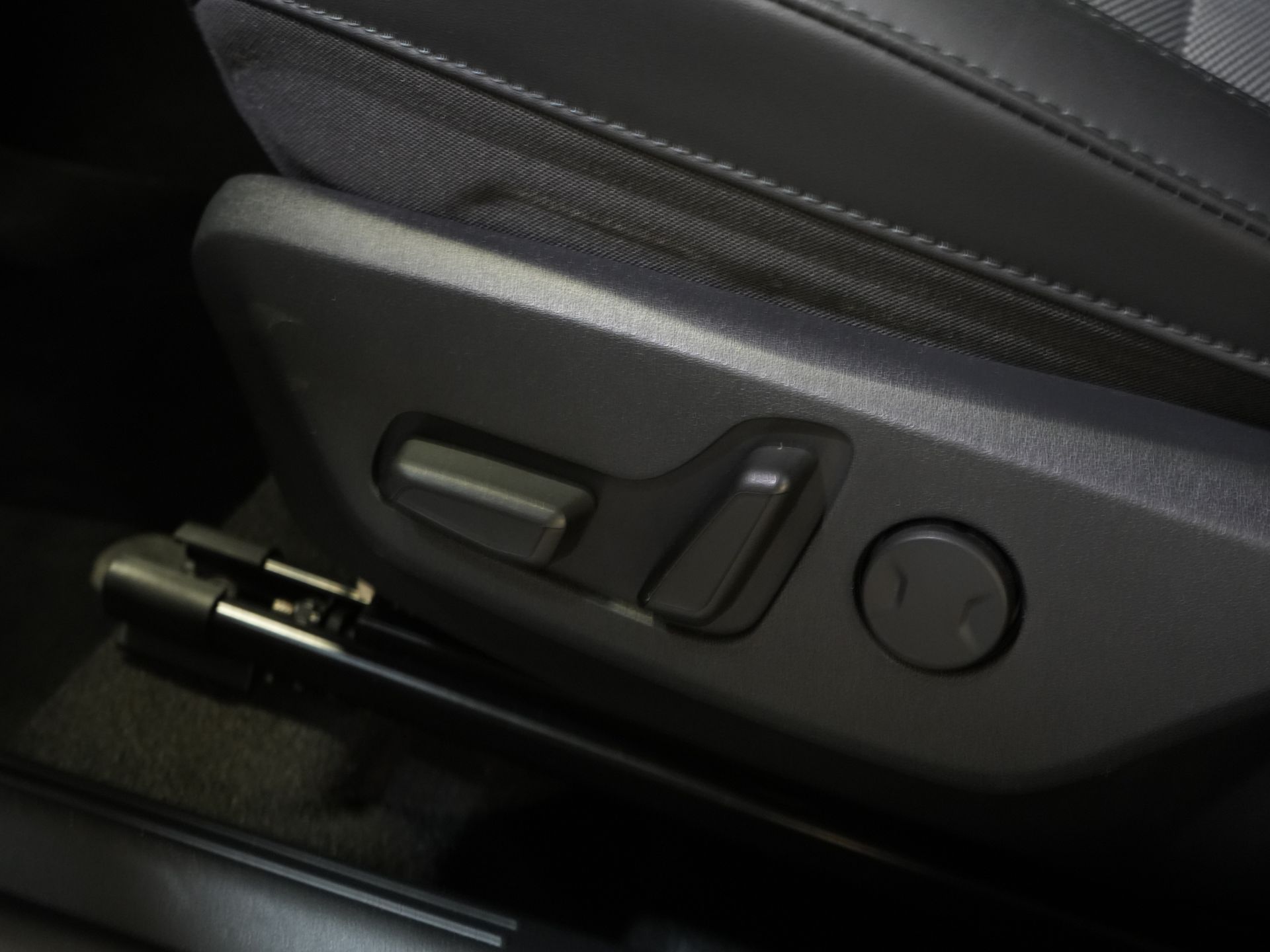 Kia Niro SUV 1.6 GDi 185 hp PHEV Dynamic LED/ Adaptive Cruise Control/ Electric Seats/ CarPlay/ VC/ Detachable Tow Bar/ Navigation/ Steering Wheel Heating/ Seat Heating.