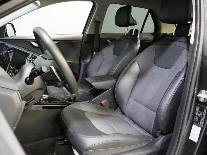 Kia Niro SUV 1.6 GDi 185 hp PHEV Dynamic LED/ Adaptive Cruise Control/ Electric Seats/ CarPlay/ VC/ Detachable Tow Bar/ Navigation/ Steering Wheel Heating/ Seat Heating.