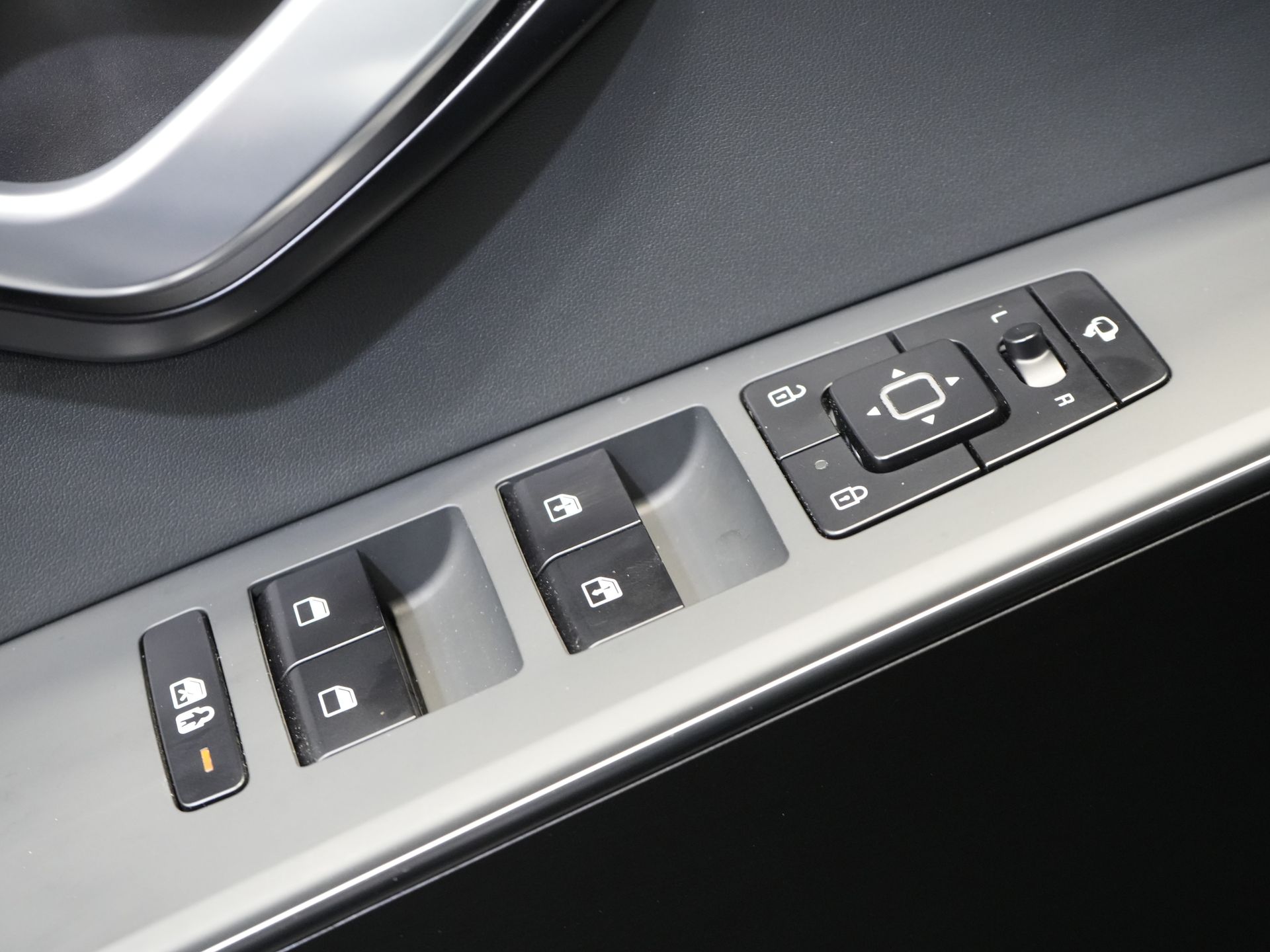 Kia Niro SUV 1.6 GDi 185 hp PHEV Dynamic LED/ Adaptive Cruise Control/ Electric Seats/ CarPlay/ VC/ Detachable Tow Bar/ Navigation/ Steering Wheel Heating/ Seat Heating.