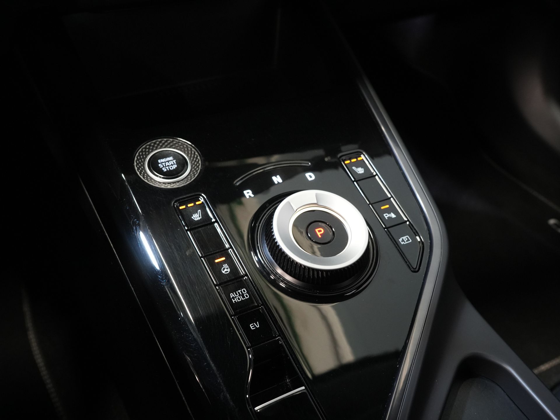 Kia Niro SUV 1.6 GDi 185 hp PHEV Dynamic LED/ Adaptive Cruise Control/ Electric Seats/ CarPlay/ VC/ Detachable Tow Bar/ Navigation/ Steering Wheel Heating/ Seat Heating.