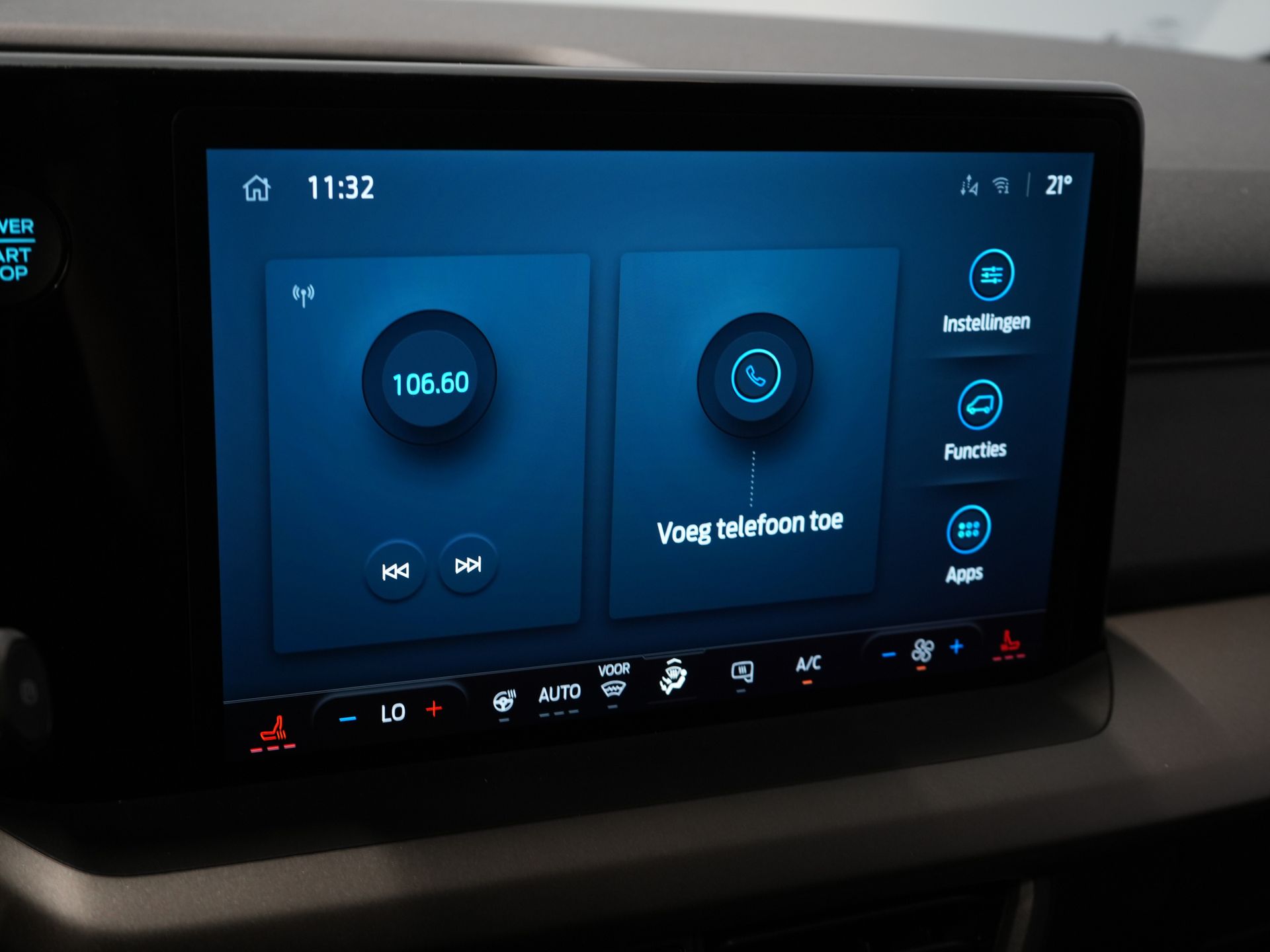 Ford E-Transit Courier Bestelbus 44 kWh 293km WLTP/ Snellader/ Stoelverw./ Stuurverw./ Carplay/ Camera/ PDC/ Climate