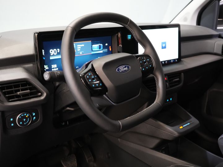Ford E-Transit Courier Bestelbus 44 kWh 293km WLTP/ Snellader/ Stoelverw./ Stuurverw./ Carplay/ Camera/ PDC/ Climate